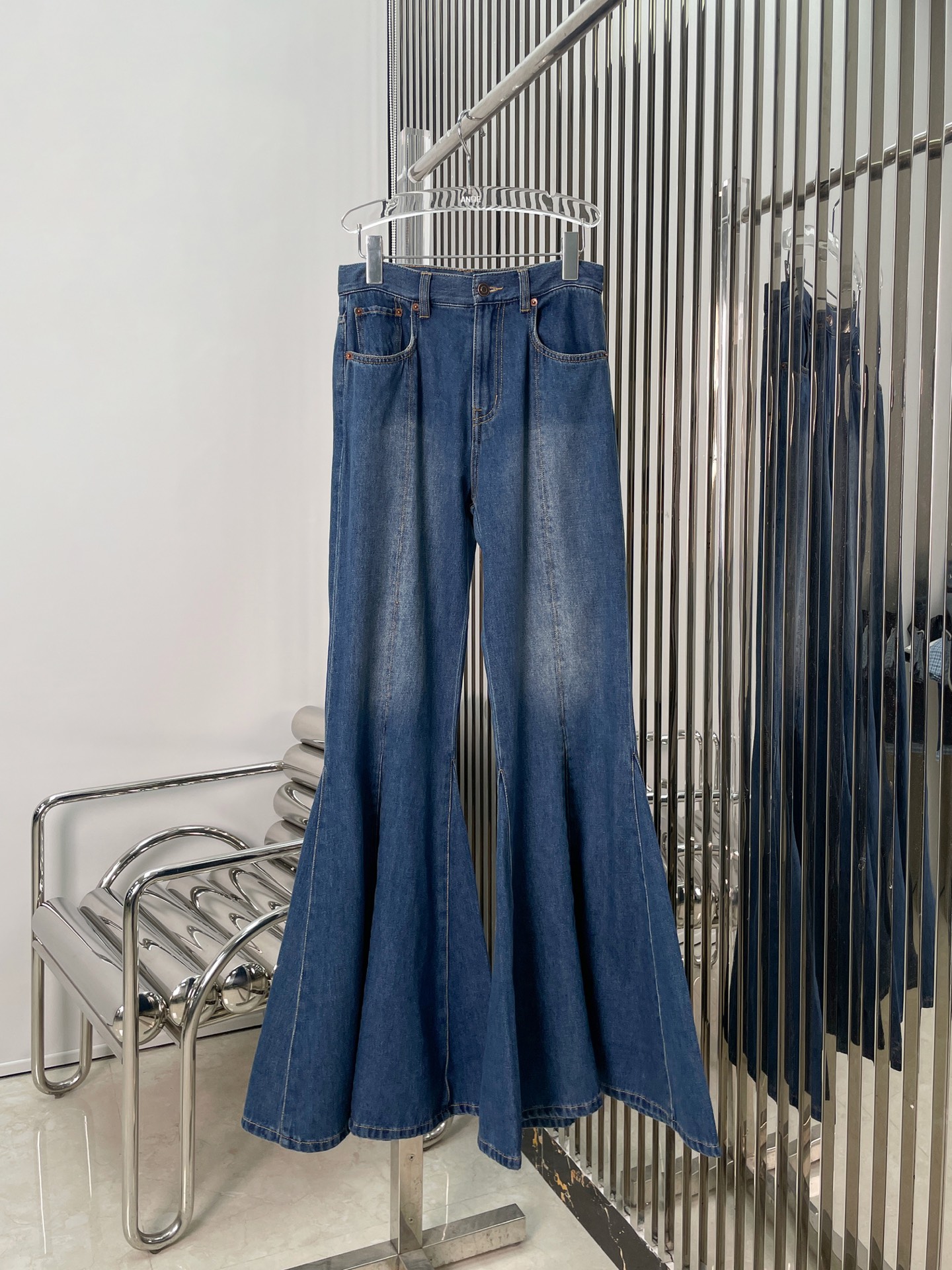 NO:330692,[Love] New [Love]!  Latest CHLOE 25NEW Flared Leg Jeans. Size SML., chloe,loewe,jeans,alexander wang19860909[爱心]新款[爱心]！最新CHLOE 25NEW 喇叭腿牛仔裤.尺码SML.,,chloe,loewe,jeans,alexander wang,Women's clothing