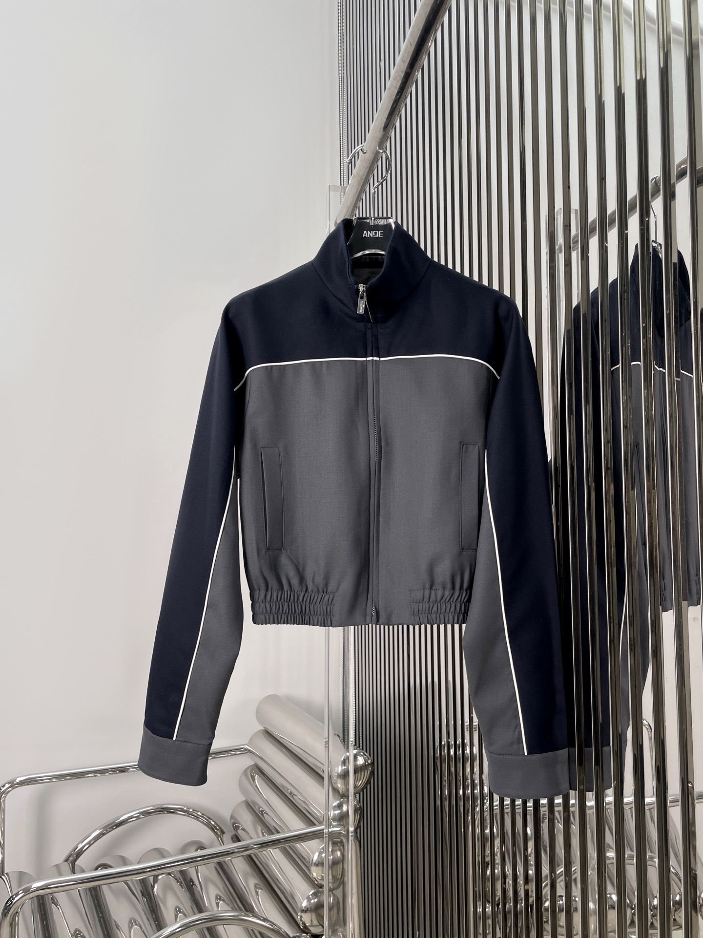 NO:330672,[Love] New [Love]!  Latest MIU 25NEW Heavy Worn Wool Spliced ​​Jacket   Pleated Skirts. Size SML.,,miumiu, skirts, jackets & coats,alexander wang19860909[爱心]新款[爱心]！最新MIU 25NEW 重磅精纺羊毛拼接外套 百褶半裙.尺码SML.,,miumiu,skirts,jackets & coats,alexander wang,Women's clothing