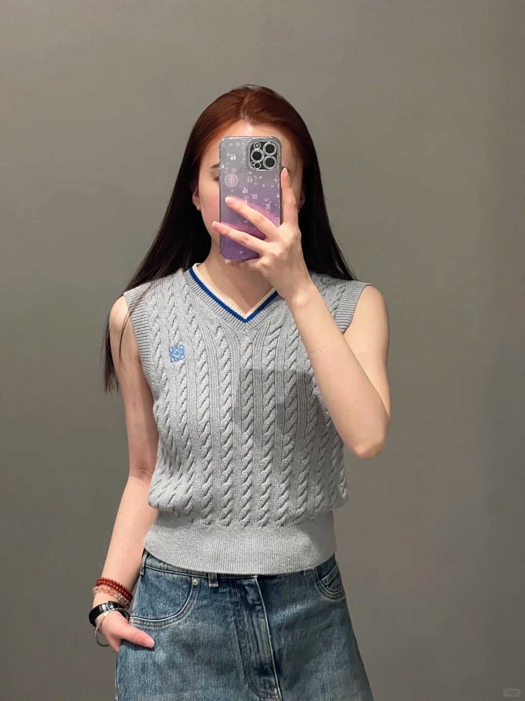 NO:331828,[Love] New [Love]!  Latest LOE 25NEW Cable Knitted V-neck Vest. Color Gray and Blue. Size SML...,loewe,alexander wang19860909[爱心]新款[爱心]！最新LOE 25NEW 绞花针织V领背心.颜色灰、蓝.尺码SML..,,loewe,alexander wang,Women's clothing