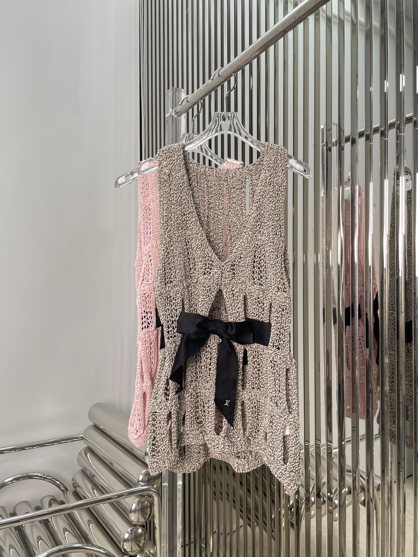 NO:332128,[Love] New [Love]!  Latest CH 25NEW bow knitted vest. Color powder, gray. Size SML., alexander wang19860909[爱心]新款[爱心]！最新CH 25NEW 蝴蝶结针织背心.颜色粉、灰.尺码SML.,,alexander wang,Women's clothing