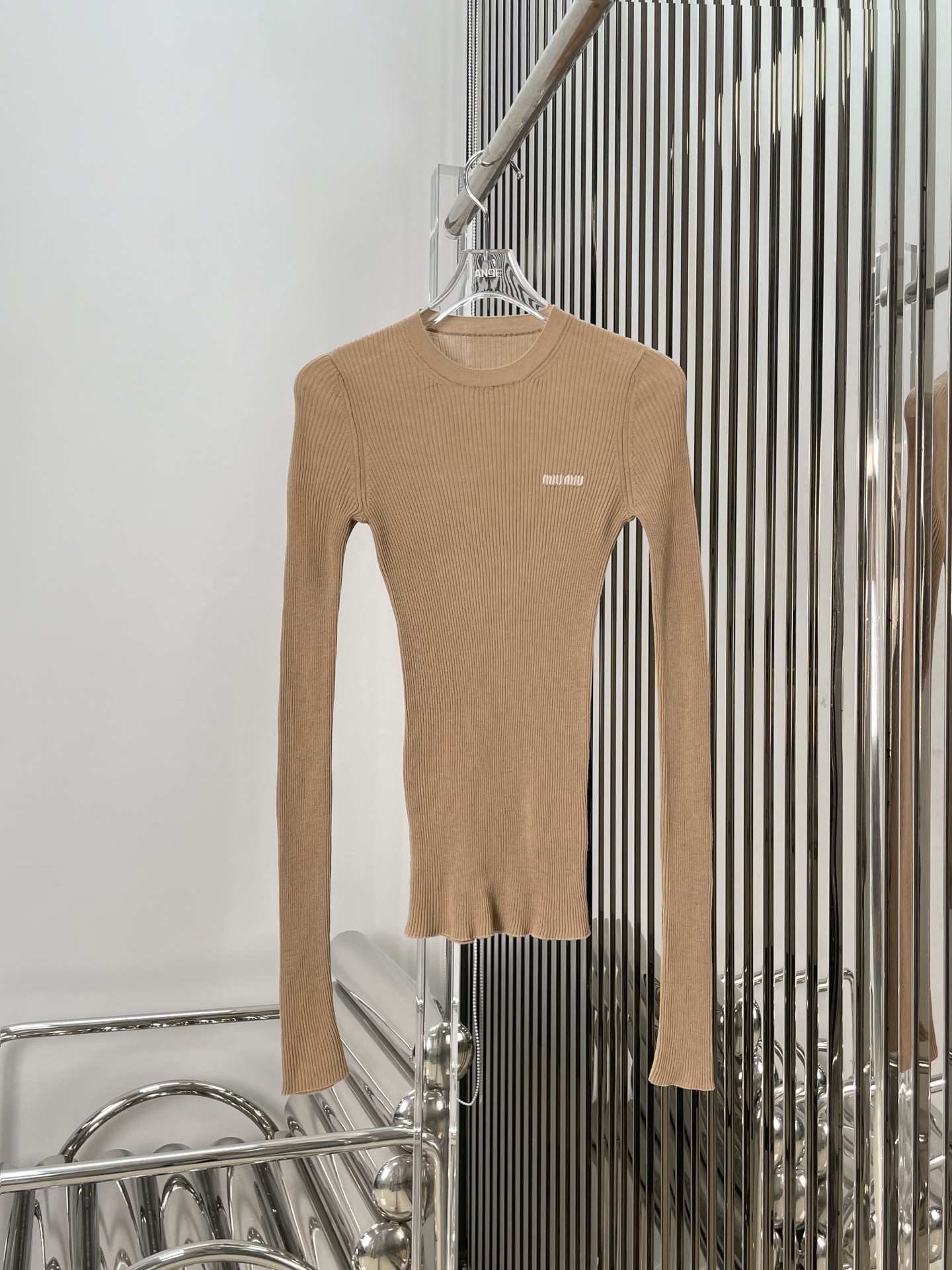 NO:332132,[Love] New [Love]!  Latest MIU 25NEW Khaki Long Sleeve Knitted Top. Size SML.,,miumiu,alexander wang19860909[爱心]新款[爱心]！最新MIU 25NEW 卡其色长袖针织上衣.尺码SML.,,miumiu,alexander wang,Women's clothing