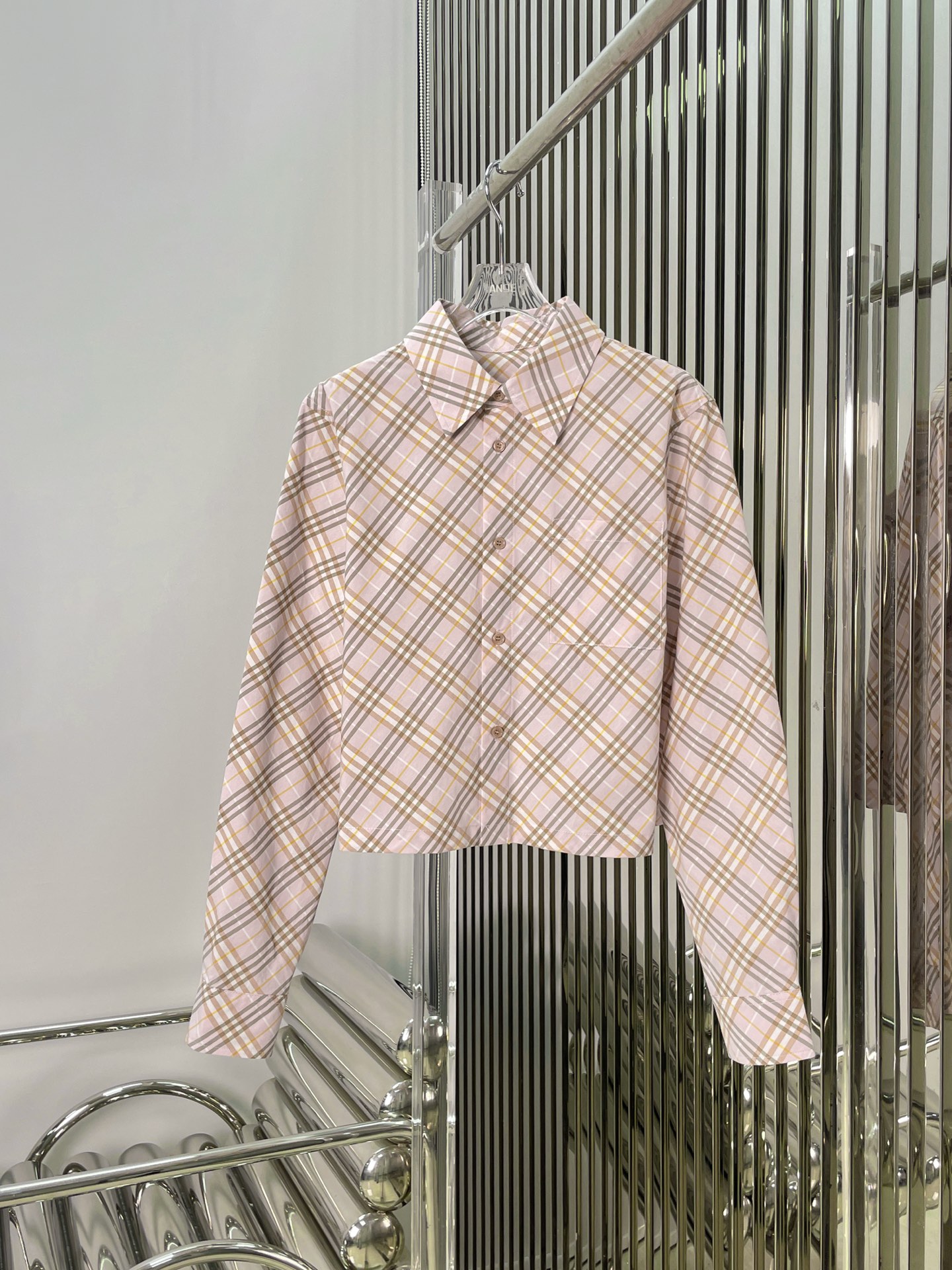 NO:332124,[Love] New [Love]!  Latest BBR 25NEW New Checked Short Shirt. Size SML..., Shirts,alexander wang19860909[爱心]新款[爱心]！最新BBR 25NEW 新格纹短款衬衫.尺码SML..,,shirts,alexander wang,Women's clothing