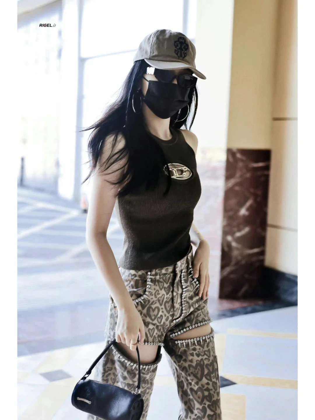 NO:332481,[Love] New [Love]!  Latest DIE 25NEW Metal LOGO Knitted Vest. Size SML...,alexander wang19860909[爱心]新款[爱心]！最新DIE 25NEW 金属LOGO针织背心.尺码SML..,,alexander wang,Women's clothing