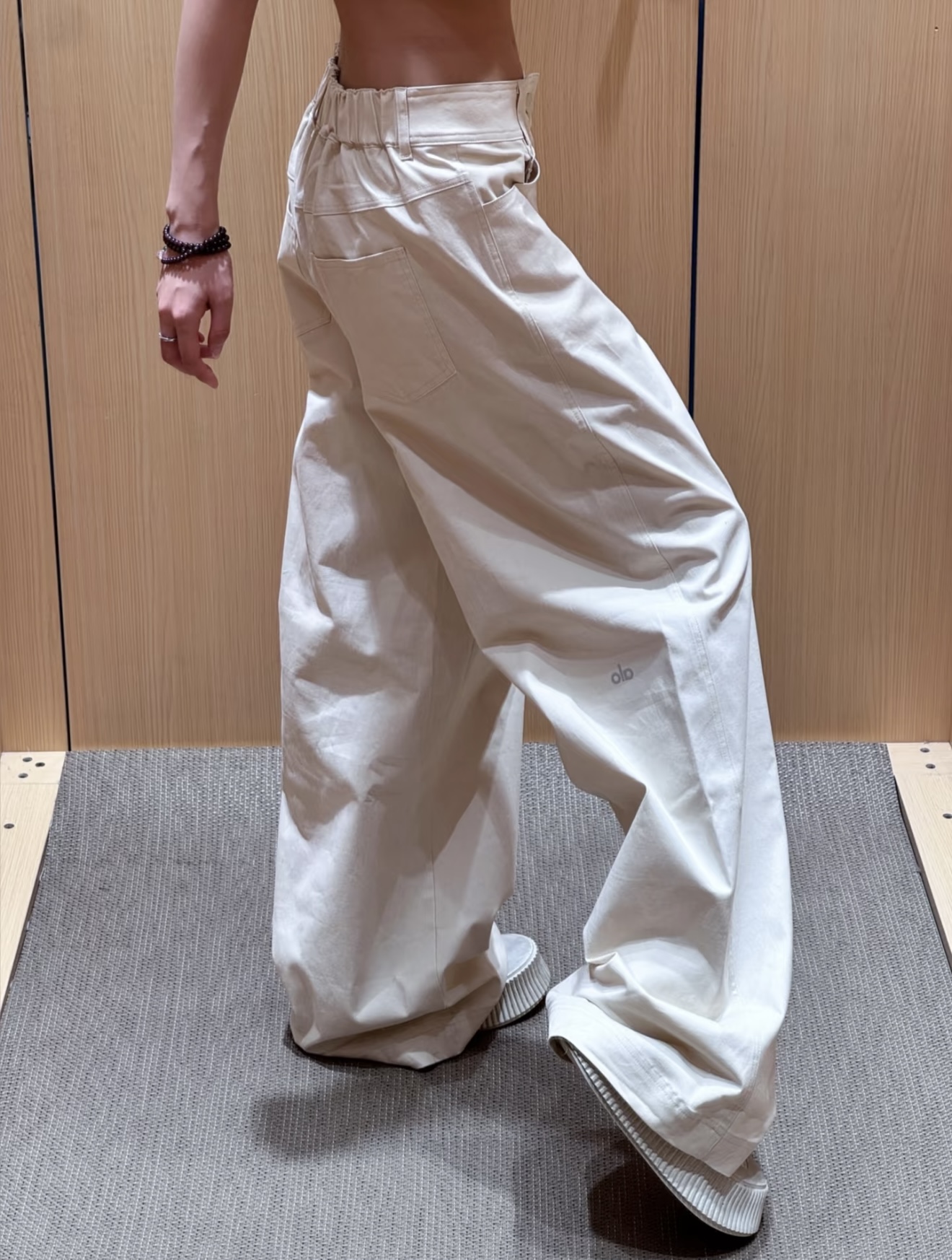 NO:333138,[Love] New [Love]!  Latest ALO 25NEW elastic waist wide-leg casual pants. Color apricot, black. Size SML..., alexander wang19860909[爱心]新款[爱心]！最新ALO 25NEW 松紧腰阔腿休闲裤.颜色杏色、黑色.尺码SML..,,alexander wang,Women's clothing