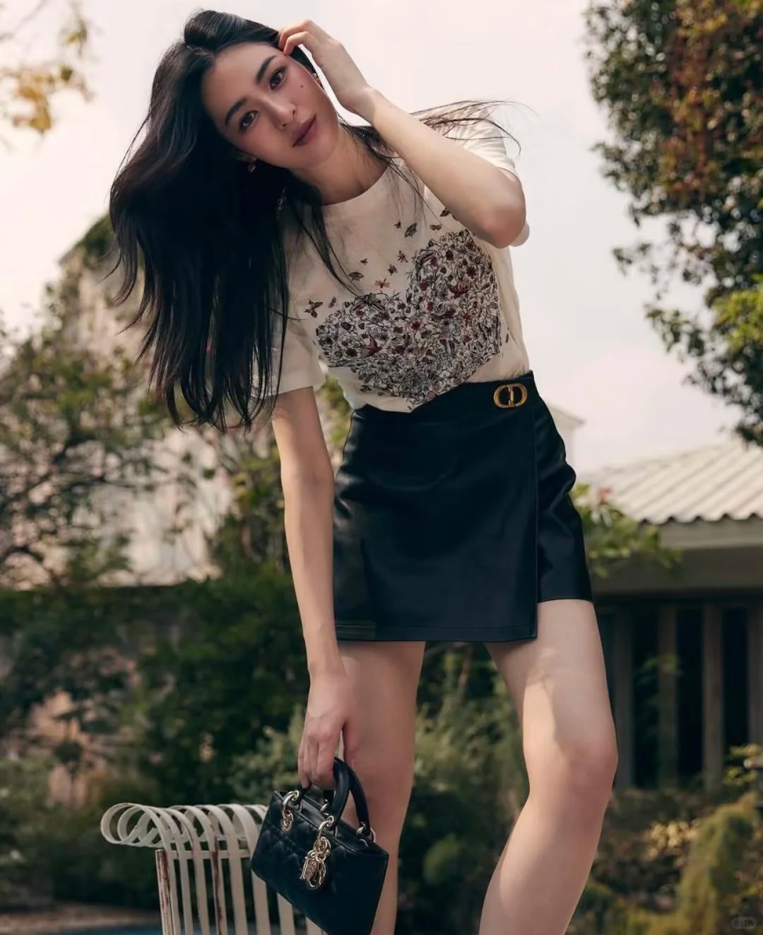 NO:334031,[Love] New [Love]!  Latest D 25NEW Flower Cluster Print Embroidered Bee T-shirt. Size SML.., tees, t-shirt, alexander wang19860909[爱心]新款[爱心]！最新D 25NEW 花丛印花刺绣蜜蜂T恤.尺码SML..,,tees，t-shirt,alexander wang,Women's clothing