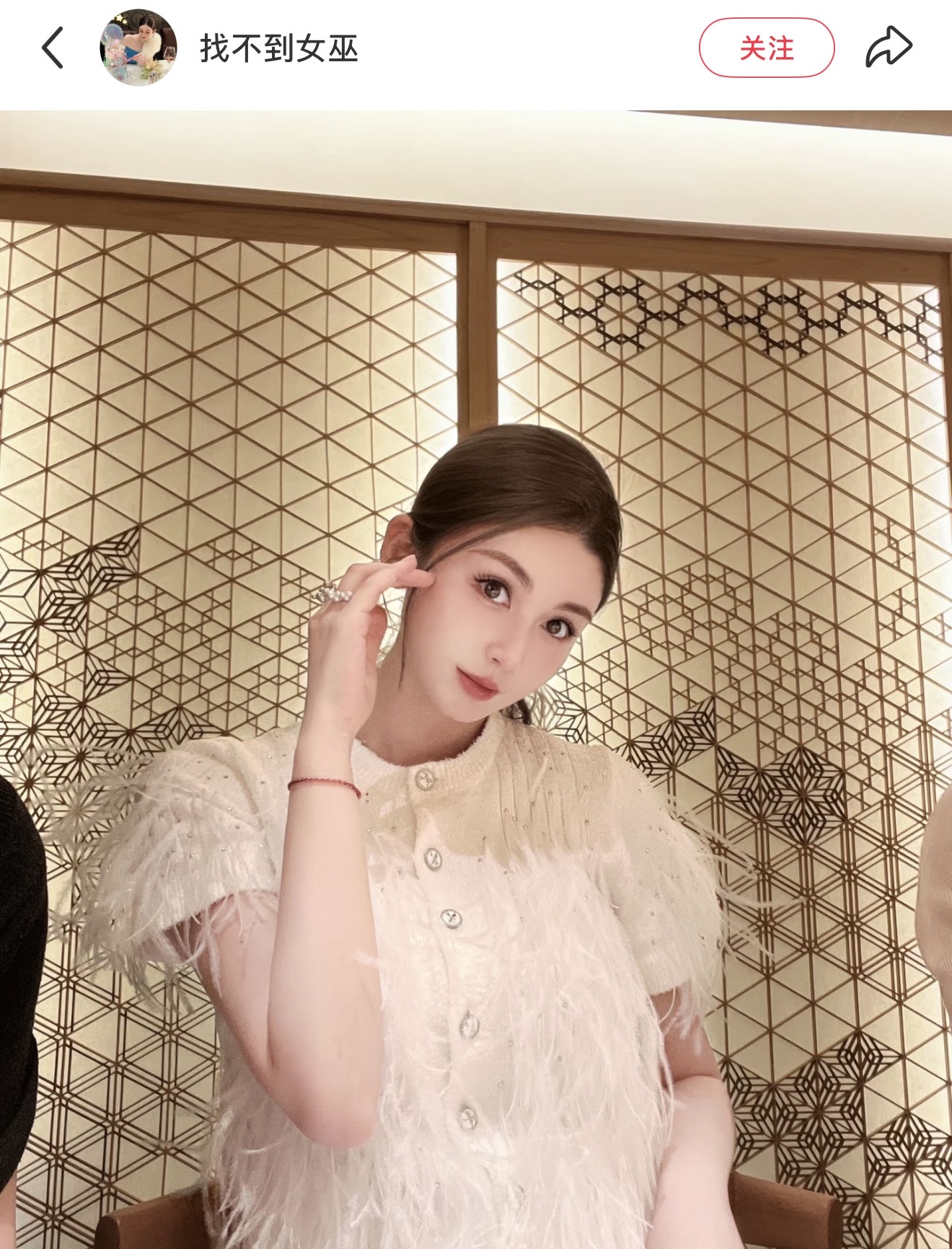 NO:335168,[Love] New [Love]!  Latest PR 25NEW ostrich wool knitted short-sleeved cardigan. Color white and black. Size SML..., T-shirt,alexander wang19860909[爱心]新款[爱心]！最新PR 25NEW 鸵鸟毛针织短袖开衫.颜色白、黑.尺码SML..,,T-shirt,alexander wang,Women's clothing