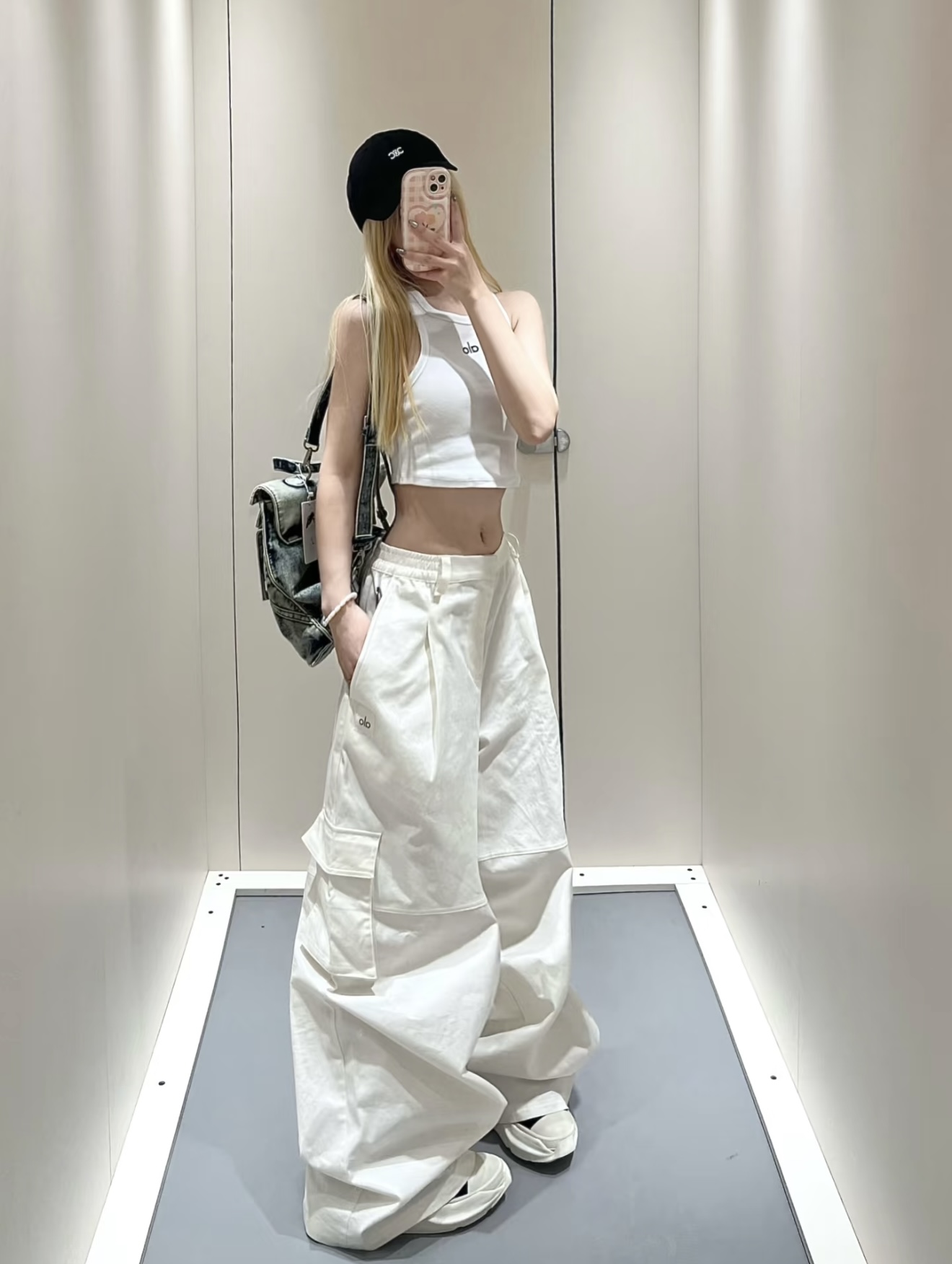 NO:409862,[Love] New [Love]!  Latest ALO 25NEW elastic waist loose work pants. Black and white. Size SML..., alexander wang19860909[爱心]新款[爱心]！最新ALO 25NEW 松紧腰宽松工装裤.颜色黑、白.尺码SML..,,alexander wang,Women's clothing