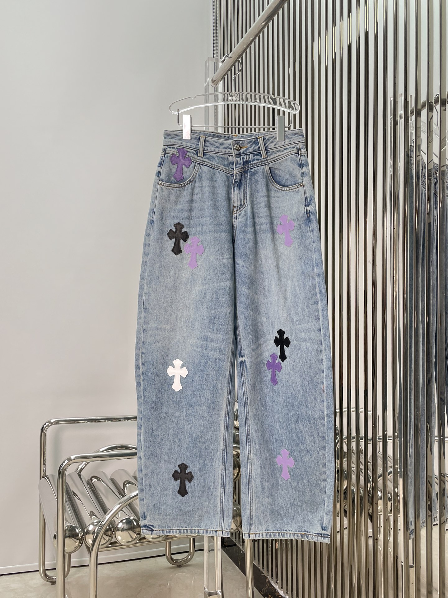 NO:411450,[Love] New [Love]!  Latest CH 25NEW leather cross wash water used jeans. Size SML..., jeans, alexander wang19860909[爱心]新款[爱心]！最新CH 25NEW 拼皮十字架洗水做旧牛仔裤.尺码SML..,,jeans,alexander wang,Women's clothing