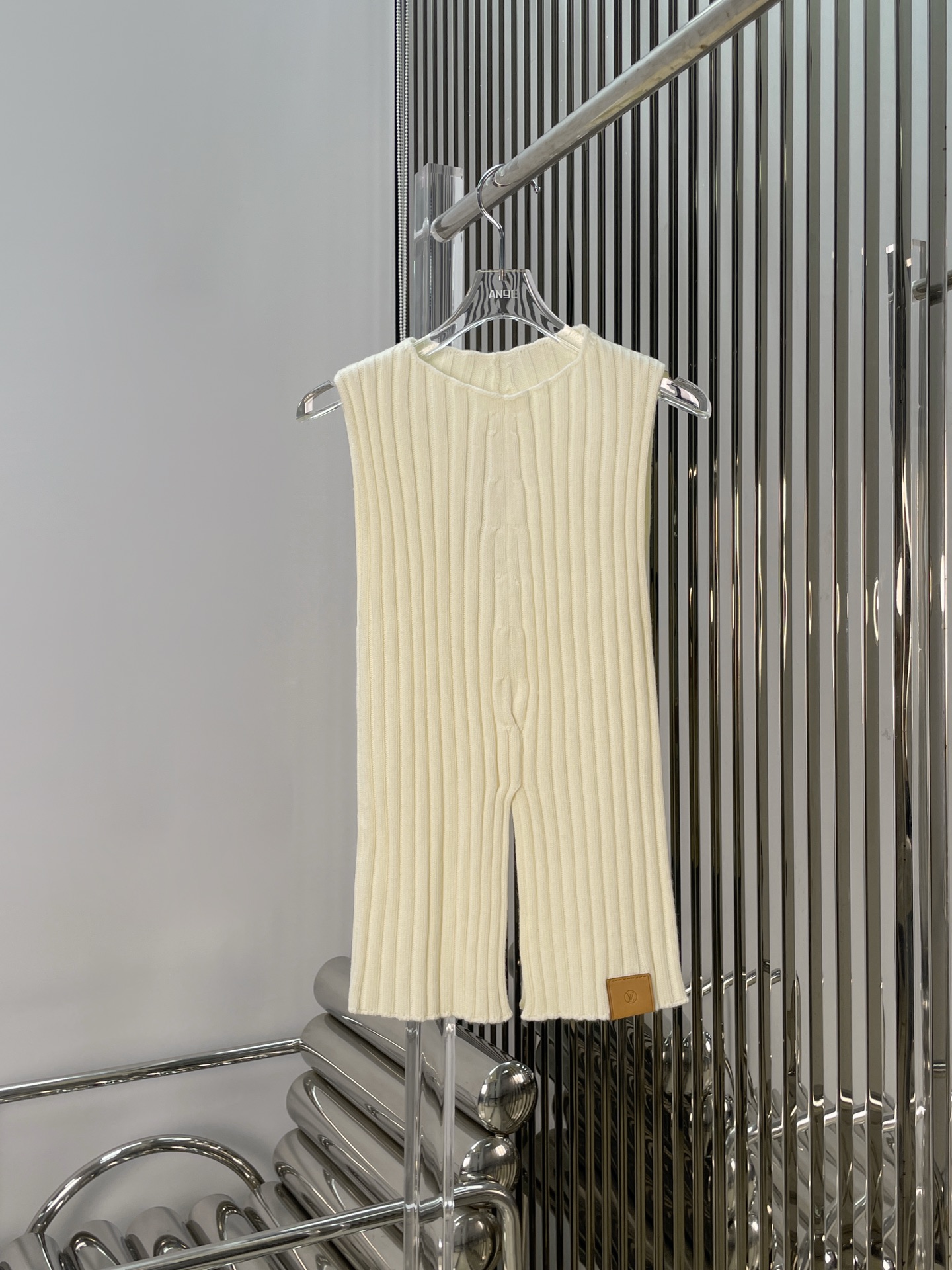 NO:412551,[Love] New [Love]!  Latest LV 25NEW Sleeveless Knitted Top. Size SML..,,louis vuitton,alexander wang19860909[爱心]新款[爱心]！最新LV 25NEW 无袖针织上衣.尺码SML..,,louis vuitton,alexander wang,Women's clothing