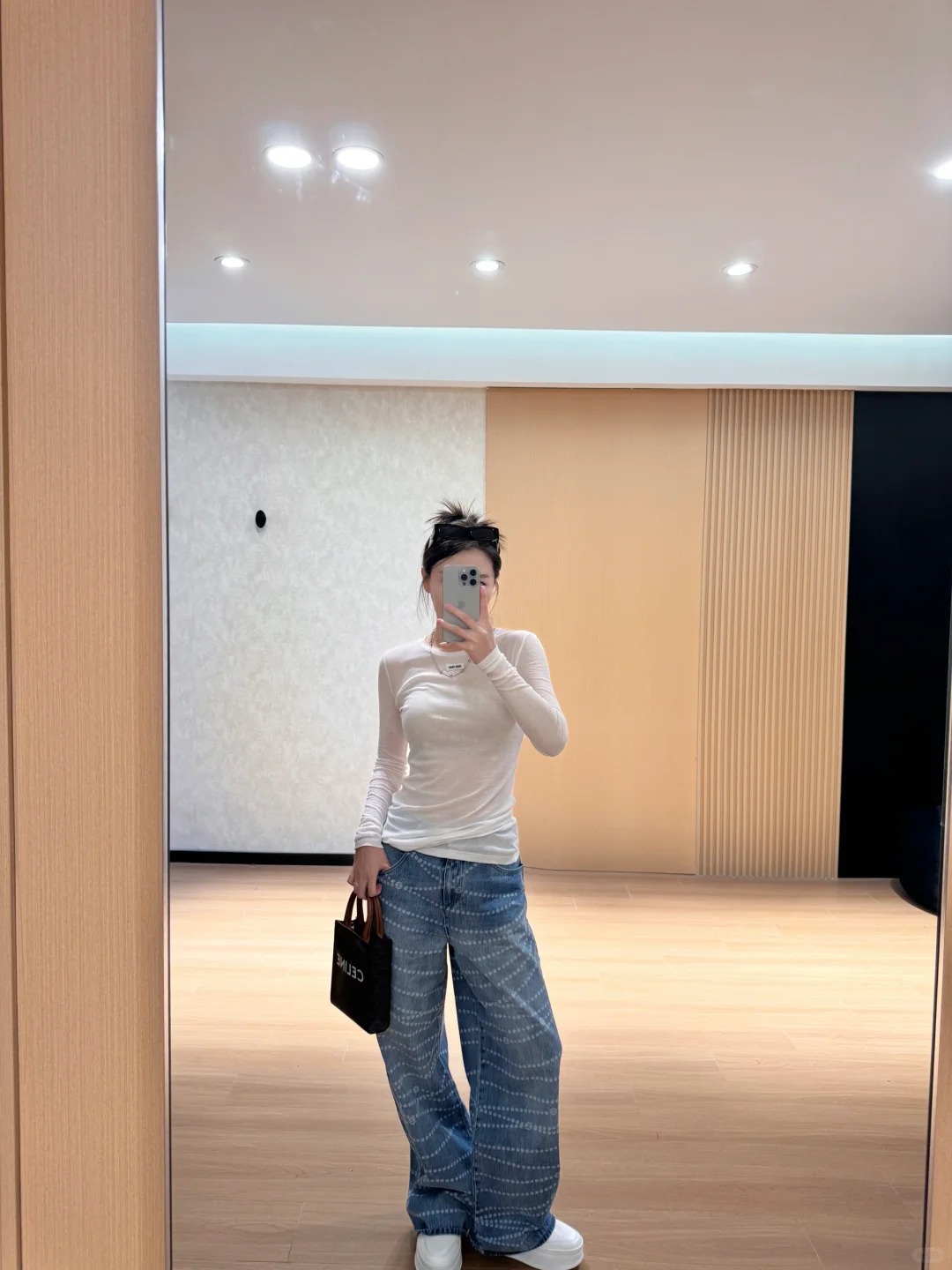 NO:412532,[Love] New [Love]!  Latest CH 25NEW Pearl Chain Loose Jeans. Size SML.., jeans,alexander wang19860909[爱心]新款[爱心]！最新CH 25NEW 珍珠链条宽松牛仔裤.尺码SML..,,jeans,alexander wang,Women's clothing