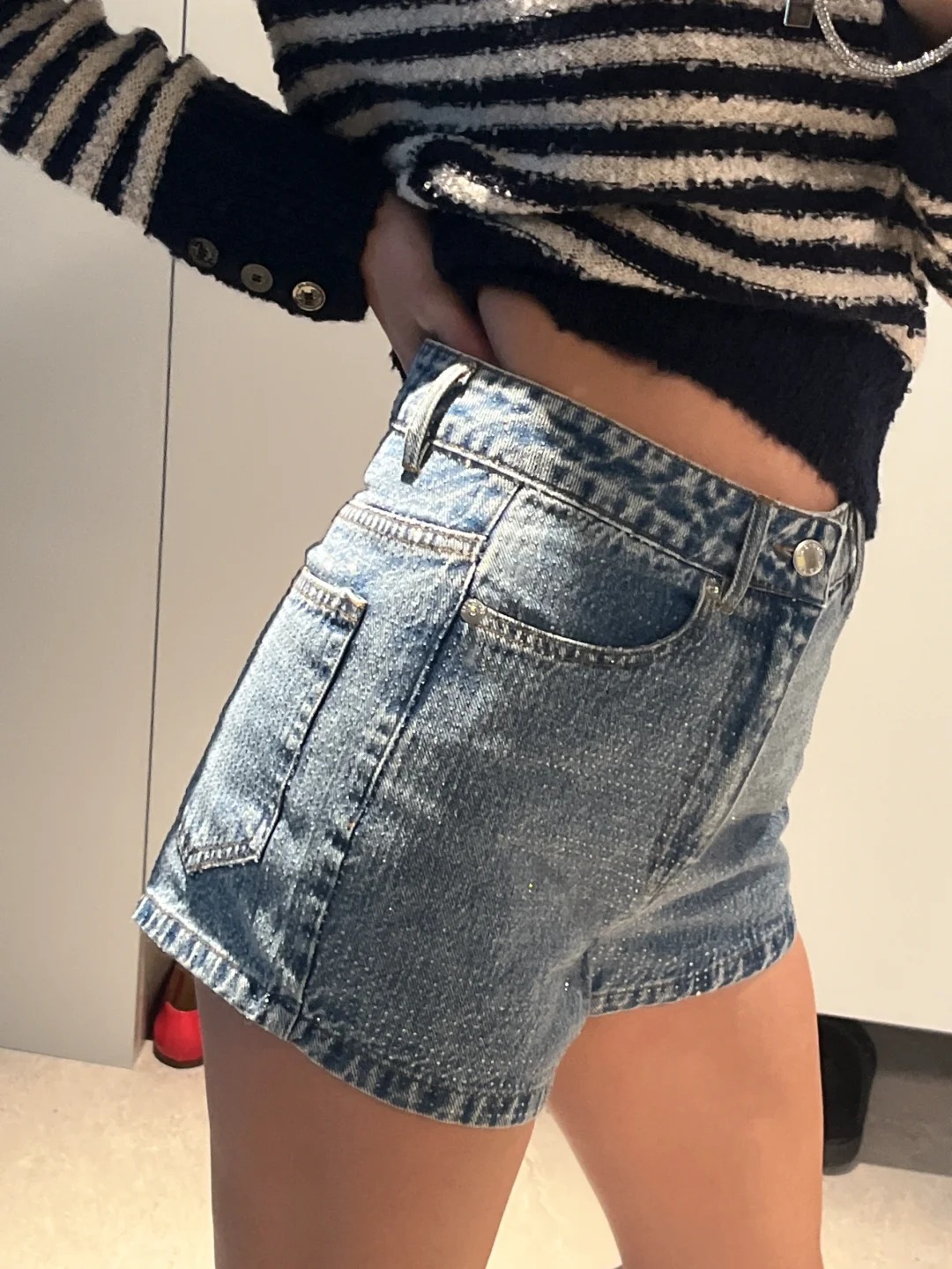NO:418715,[Love] New [Love]!  Latest AW 25NEW full diamond hot diamond jeans shorts. Color blue and black. Size SML..., shorts, alexander wang19860909[爱心]新款[爱心]！最新AW 25NEW 满钻烫钻牛仔短裤.颜色蓝、黑.尺码SML..,,shorts,alexander wang,Women's clothing