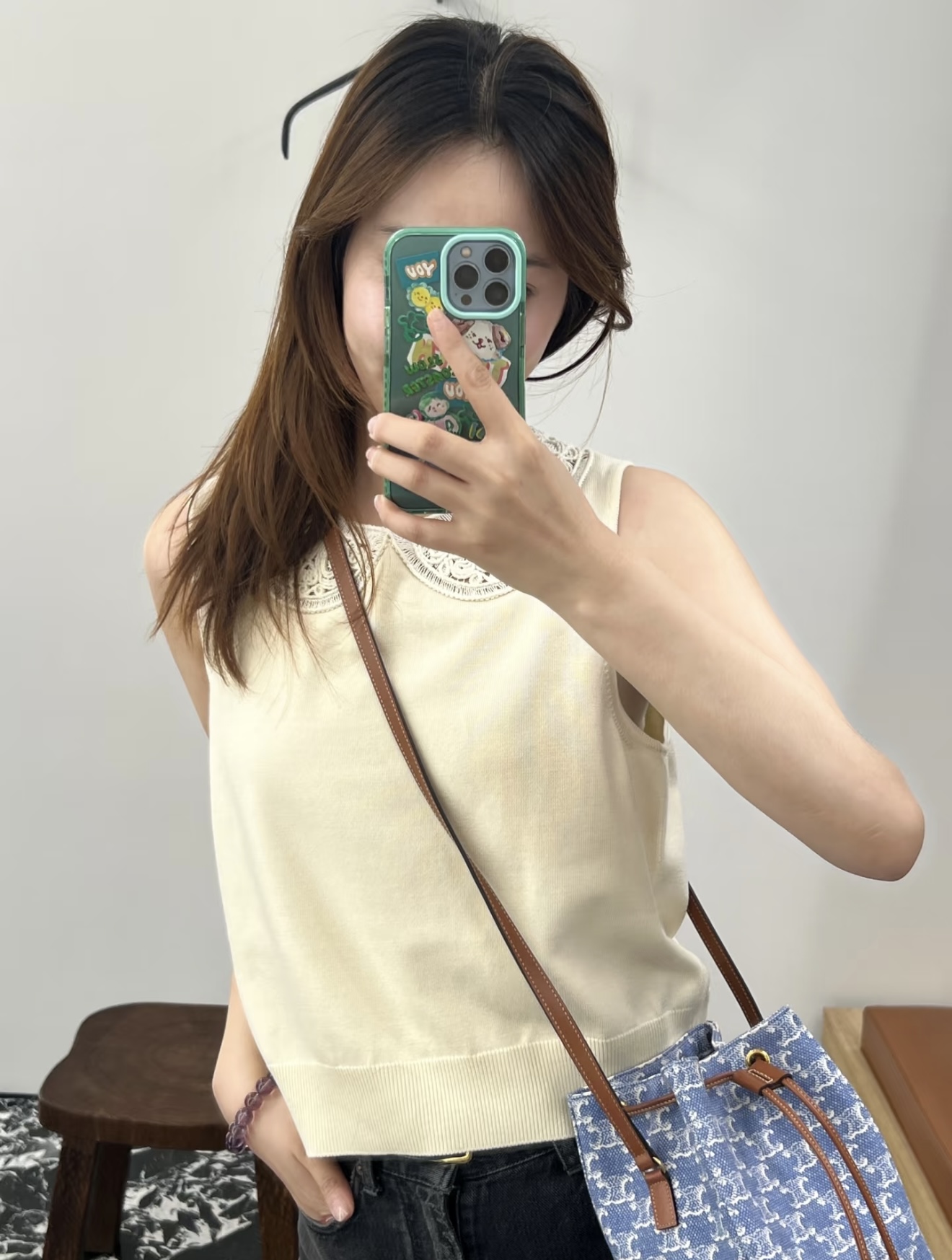 NO:420673,[Love] New [Love]!  Latest CE 25NEW Water-soluble lace embroidered collar knitted vest. Size SML...,alexander wang19860909[爱心]新款[爱心]！最新CE 25NEW 水溶蕾丝绣花领针织背心.尺码SML..,,alexander wang,Women's clothing