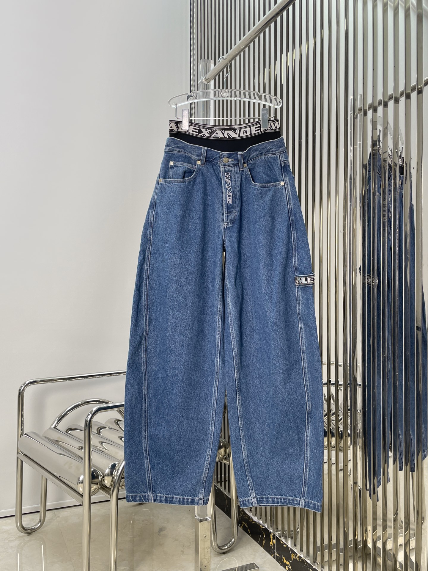 NO:654841,[Love] New style [Love]!  The latest AW 25NEW fake two-piece waistband LOGO jeans. Size SML.P,,jeans,alexander wang19860909[爱心]新款[爱心]！最新AW 25NEW 假两件腰头LOGO牛仔裤.尺码SML.P,,jeans,alexander wang,Women's clothing