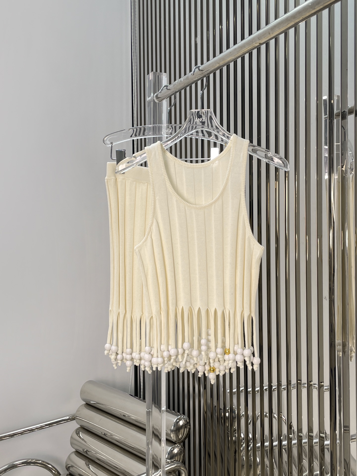 NO:420672,[Love] New [Love]!  Latest LOE 25NEW tassel knitted vest + skirt set. Size SML. Set.,loewe, skirts,alexander wang19860909[爱心]新款[爱心]！最新LOE 25NEW 流苏针织背心+半裙套装.尺码SML.一套.,,loewe,skirts,alexander wang,Women's clothing