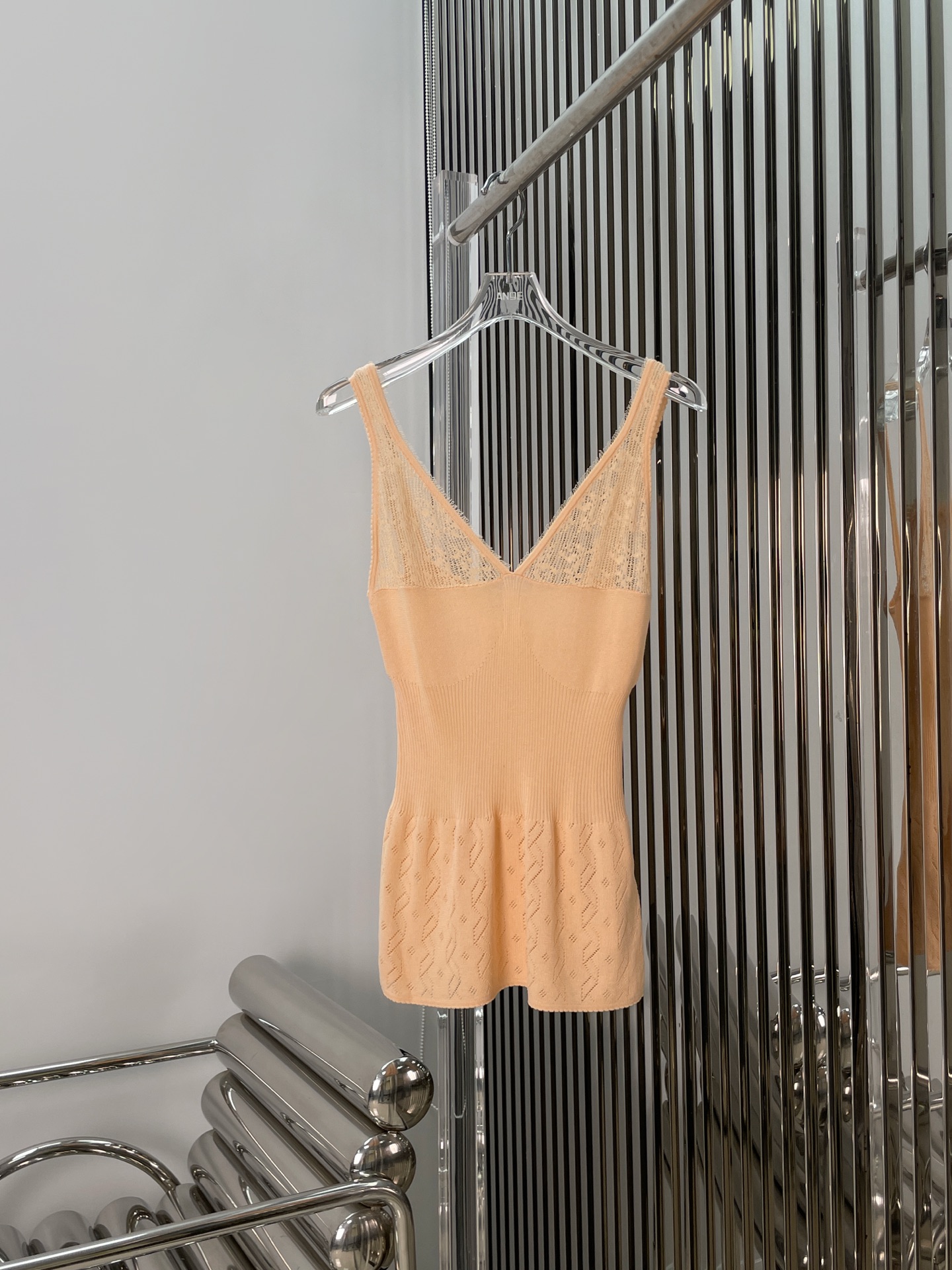 NO:425105,[Love] New [Love]!  Latest CHLOE 25NEW Hollow Knitted Knitted Vest + Cardigan. Size SML. Vest., chloe,loewe,alexander wang19860909[爱心]新款[爱心]！最新CHLOE 25NEW 镂空针织针织背心+开衫.尺码SML.背心.,,chloe,loewe,alexander wang,Women's clothing