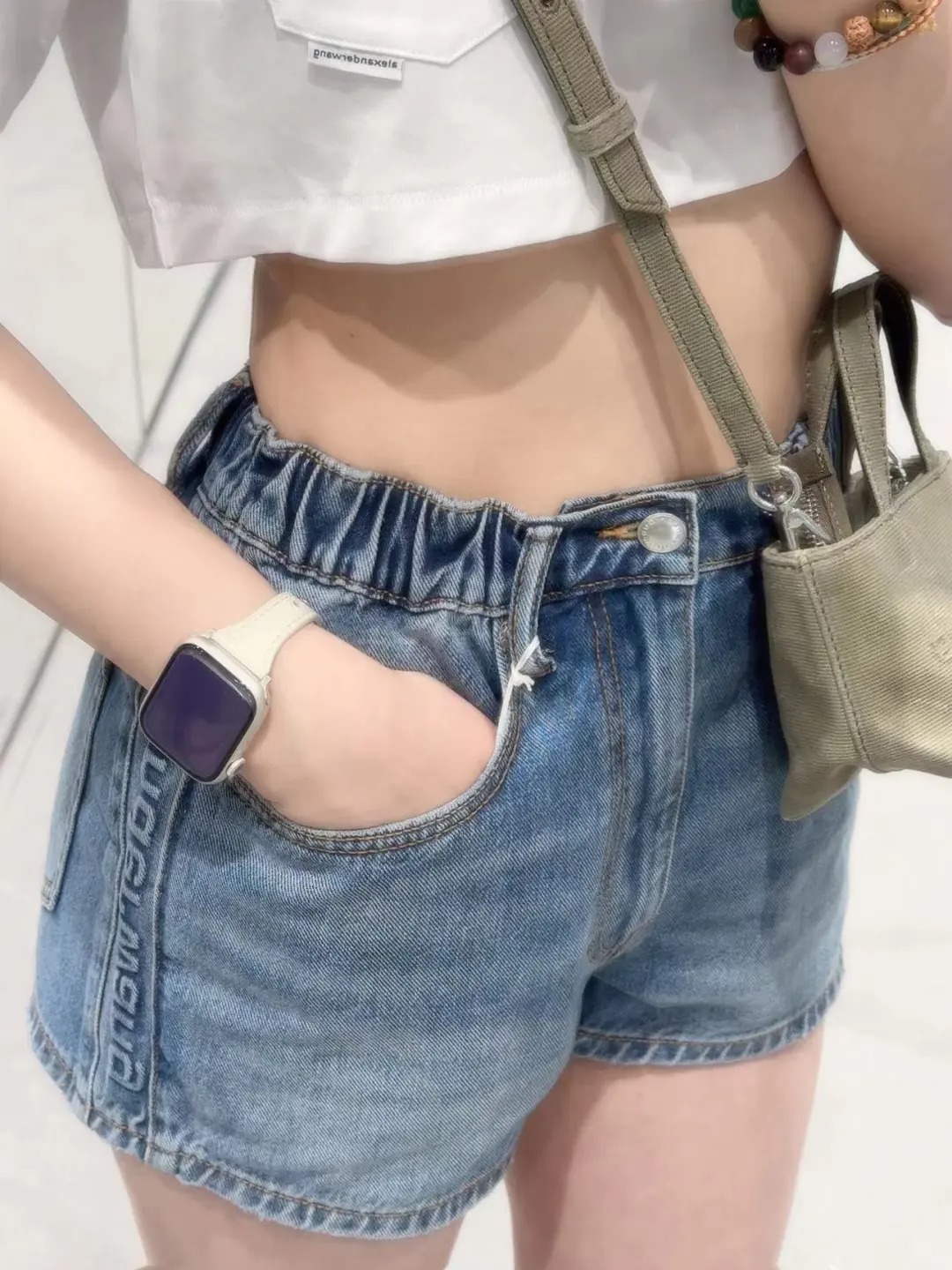 NO:425126,[Love] New [Love]!  Latest AW 25NEW Relief Letter Elastic Waist Denim Shorts. Size SML..,,shorts,alexander wang19860909[爱心]新款[爱心]！最新AW 25NEW 浮雕字母松紧腰牛仔短裤.尺码SML..,,shorts,alexander wang,Women's clothing