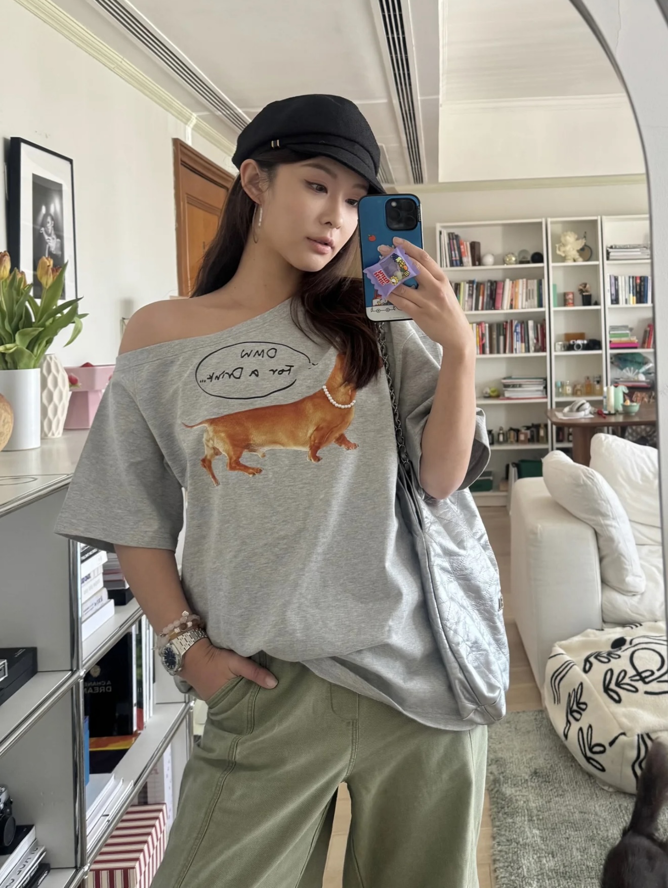 NO:426093,[Love] New [Love]!  Latest 25NEW Dachshund Dog Slanted Pearl Necklace Decorative T-shirt. Color gray and white. Size SML.., tees, t-shirt, necklace, alexander wang19860909[爱心]新款[爱心]！最新 25NEW 腊肠狗斜肩珍珠项链装饰T恤.颜色灰、白.尺码SML..,,tees，t-shirt,necklace,alexander wang,Women's clothing