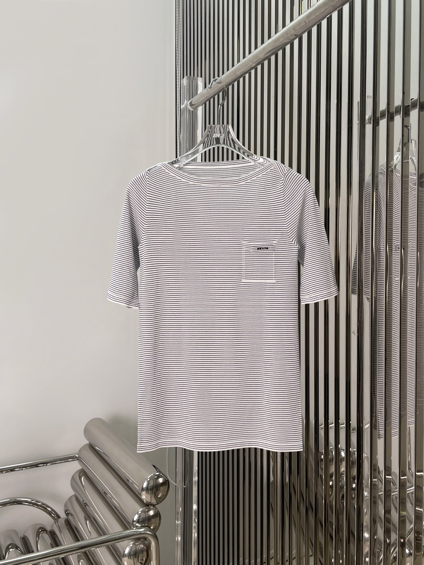 NO:427427,[Love] New [Love]!  Latest PR 25NEW striped knitted short-sleeved top. Color red, gray. Size SML..., T-shirt,alexander wang19860909[爱心]新款[爱心]！最新PR 25NEW 条纹针织短袖上衣.颜色红、灰.尺码SML..,,T-shirt,alexander wang,Women's clothing