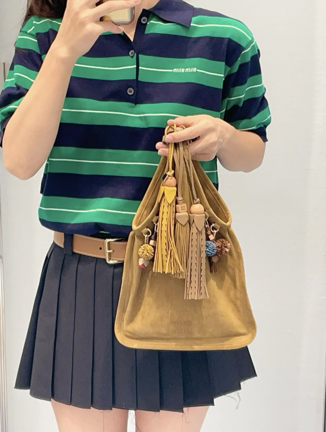 NO:427422,[Love] New [Love]!  Latest MIU 25NEW Green Stripe Knitted POLO Top. Size SML..,,miumiu,alexander wang19860909[爱心]新款[爱心]！最新MIU 25NEW 绿色条纹针织POLO上衣.尺码SML..,,miumiu,alexander wang,Women's clothing