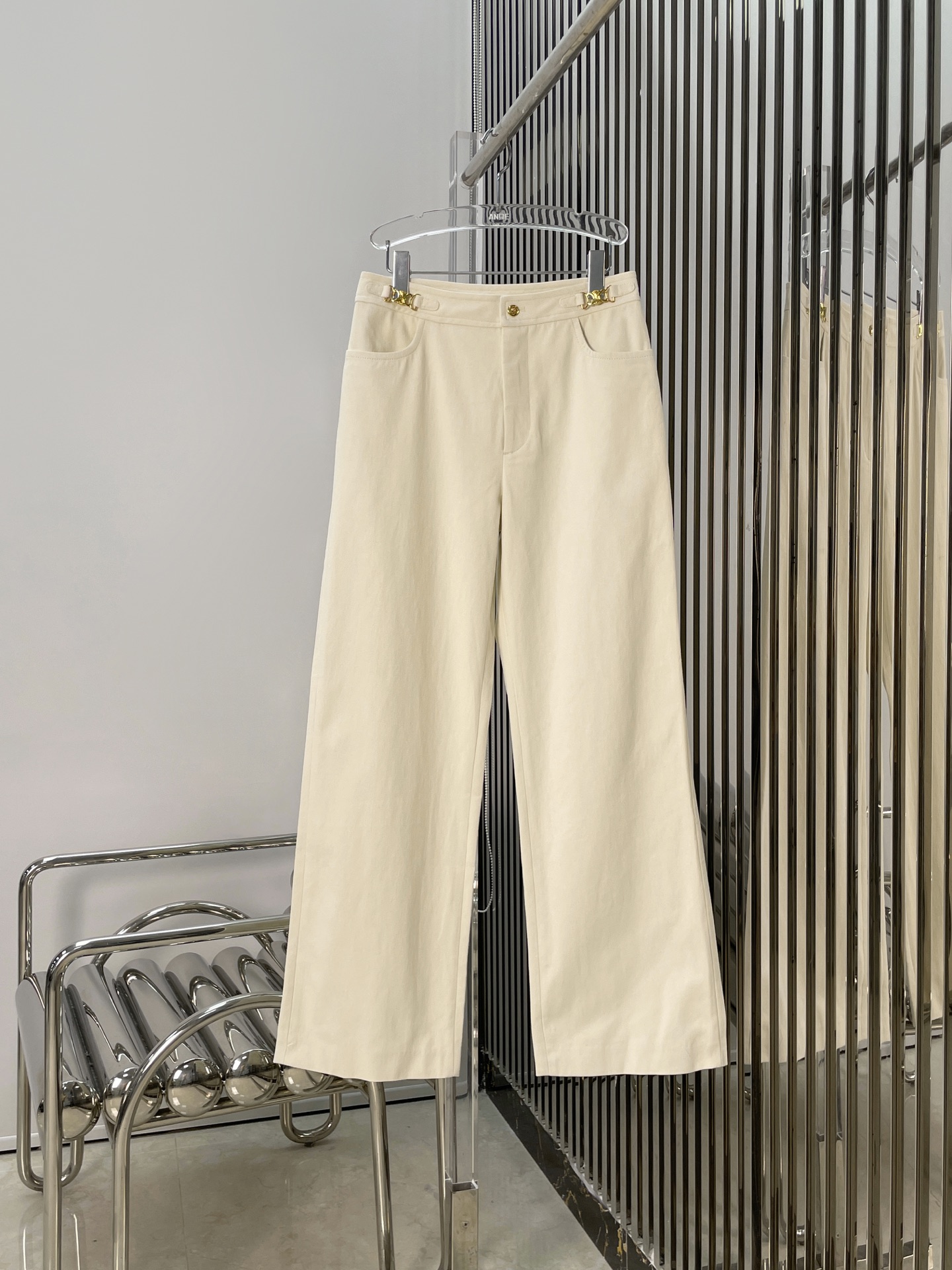 NO:686110,[Love] New style [Love]!  The latest CE 25NEW Arc de Triomphe metal decorated fully lined casual pants. Size SML,,19860909[爱心]新款[爱心]！最新CE 25NEW 凯旋门金属装饰全里衬休闲裤.尺码SML,,,Women's clothing