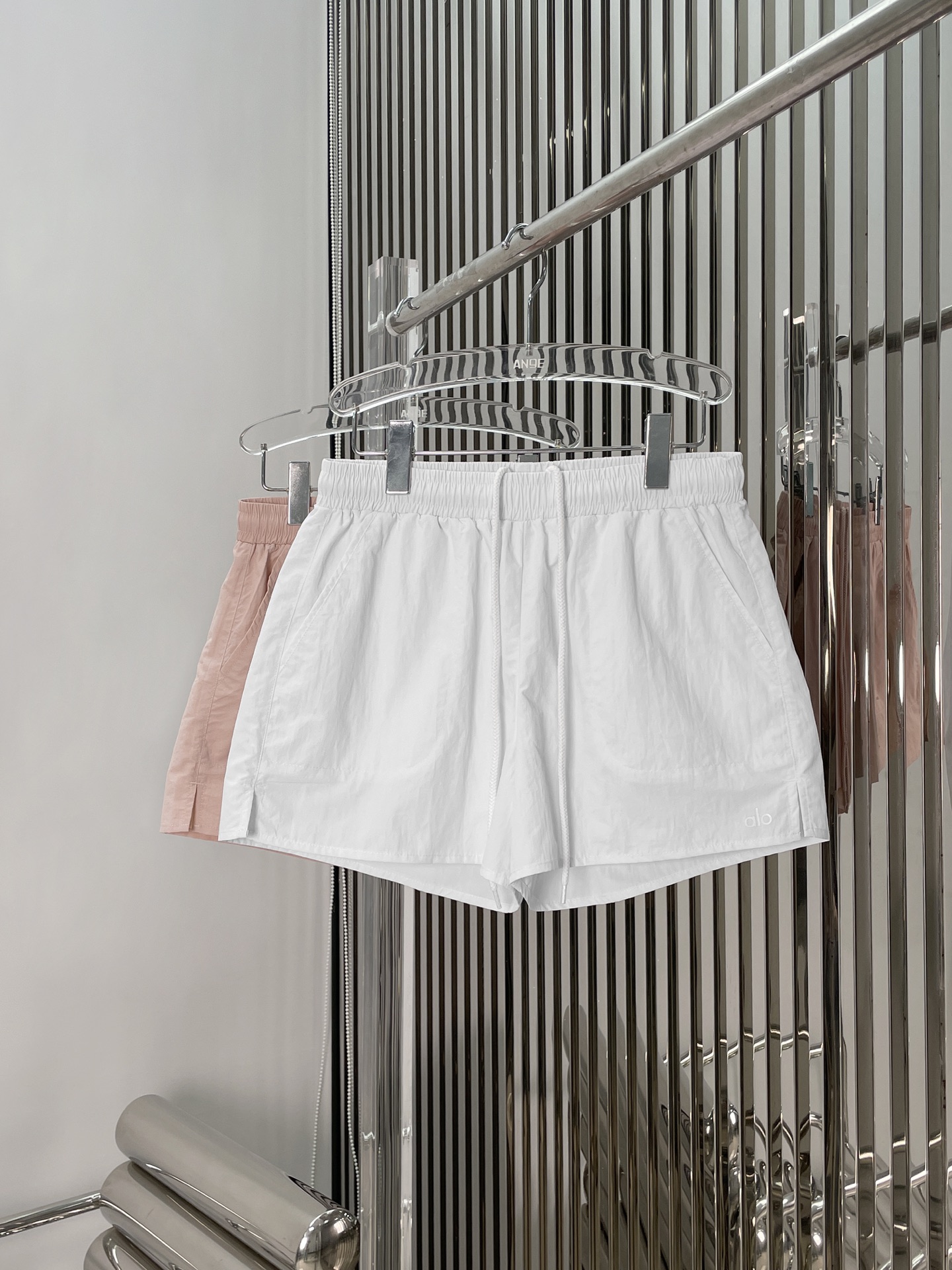 NO:431022,[Love] New [Love]!  Latest ALO 25NEW sunscreen jacket + shorts. Color pink, white. Size SML. Shorts., shorts, jackets & coats, alexander wang19860909[爱心]新款[爱心]！最新ALO 25NEW 防晒外套+短裤.颜色粉、白.尺码SML.短裤.,,shorts,jackets & coats,alexander wang,Women's clothing