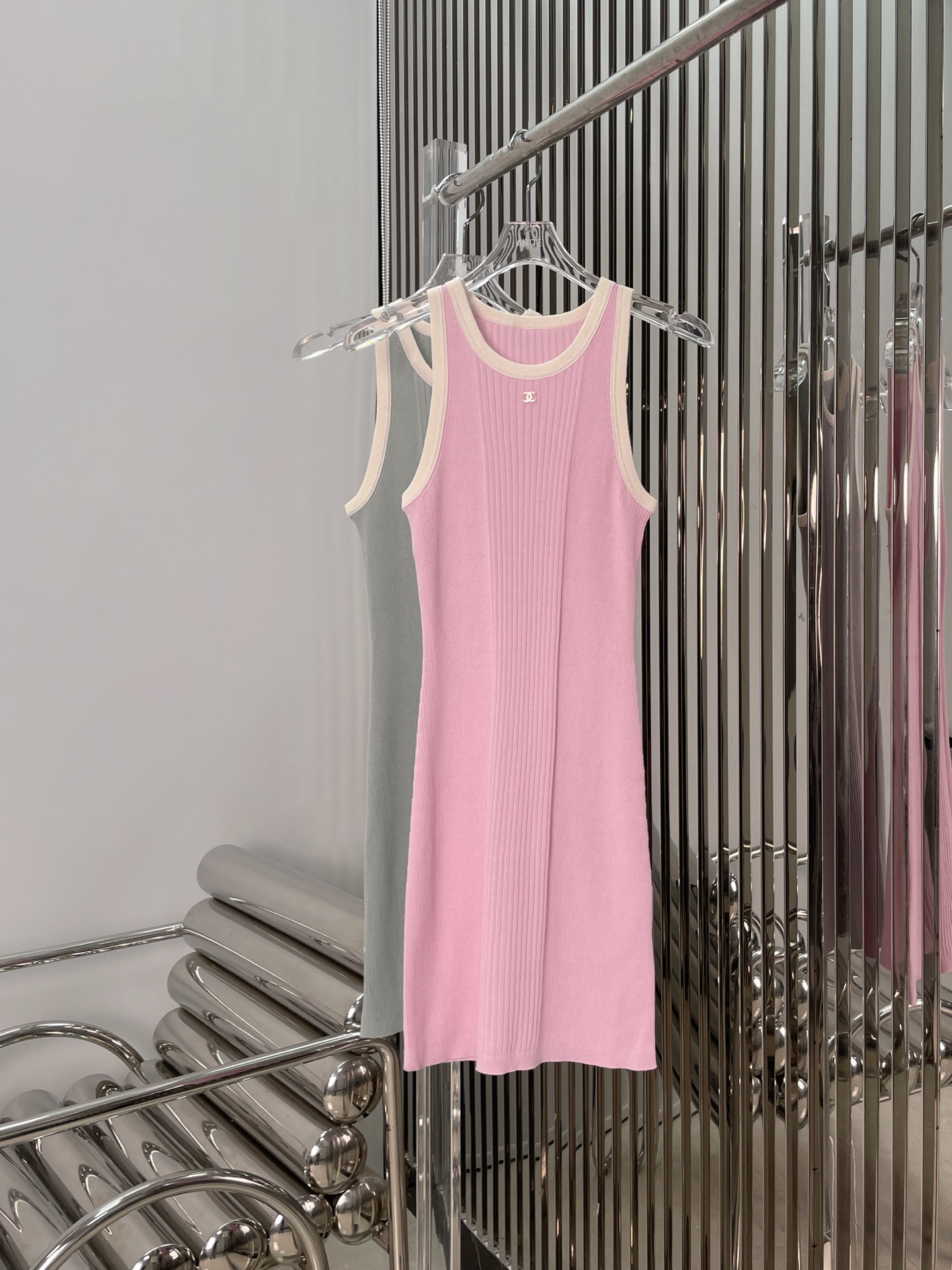 NO:431779,[Love] New [Love]!  Latest CH 25NEW double C knitted vest dress. Color Pink, Gray. Size SML..., skirts, alexander wang19860909[爱心]新款[爱心]！最新CH 25NEW 双C针织背心连衣裙.颜色粉、灰.尺码SML..,,skirts,alexander wang,Women's clothing