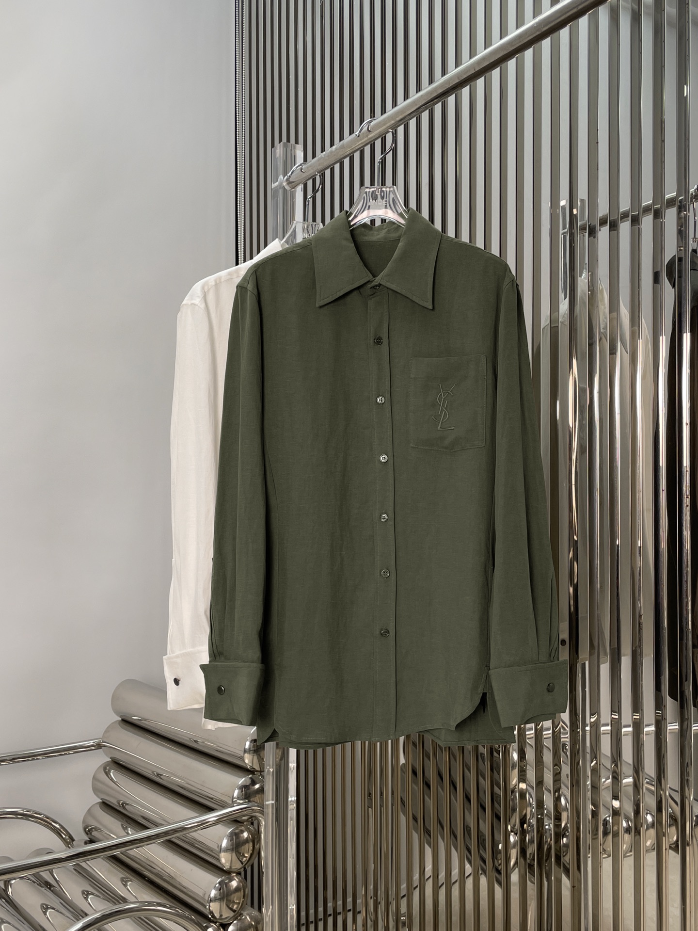 NO:686114,[Love] New style [Love]!  The latest SLP 25NEW embroidered linen shirt. Color green, white. Size SML, loro piana, shirts,19860909[爱心]新款[爱心]！最新SLP 25NEW 刺绣亚麻衬衫.颜色绿、白.尺码SML,,loro piana,shirts,,Women's clothing