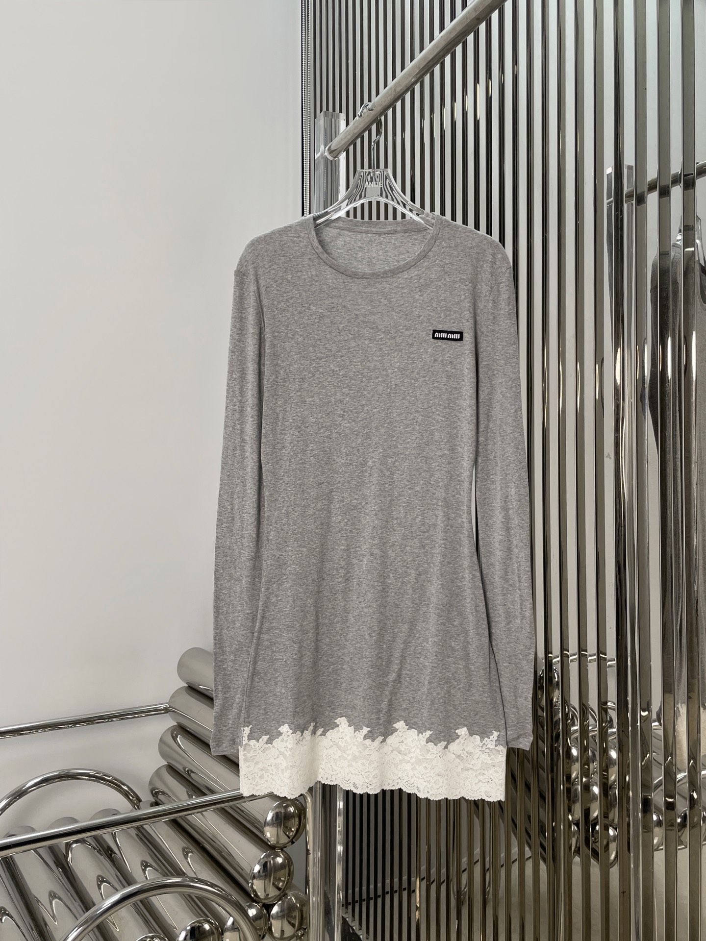 NO:435162,[Love] New [Love]!  Latest MIU 25NEW lace spliced ​​long sleeve T-shirt base dress. Size SML..,,miumiu,skirts,tees,t-shirt,alexander wang19860909[爱心]新款[爱心]！最新MIU 25NEW 蕾丝拼接长袖T恤打底连衣裙.尺码SML..,,miumiu,skirts,tees，t-shirt,alexander wang,Women's clothing