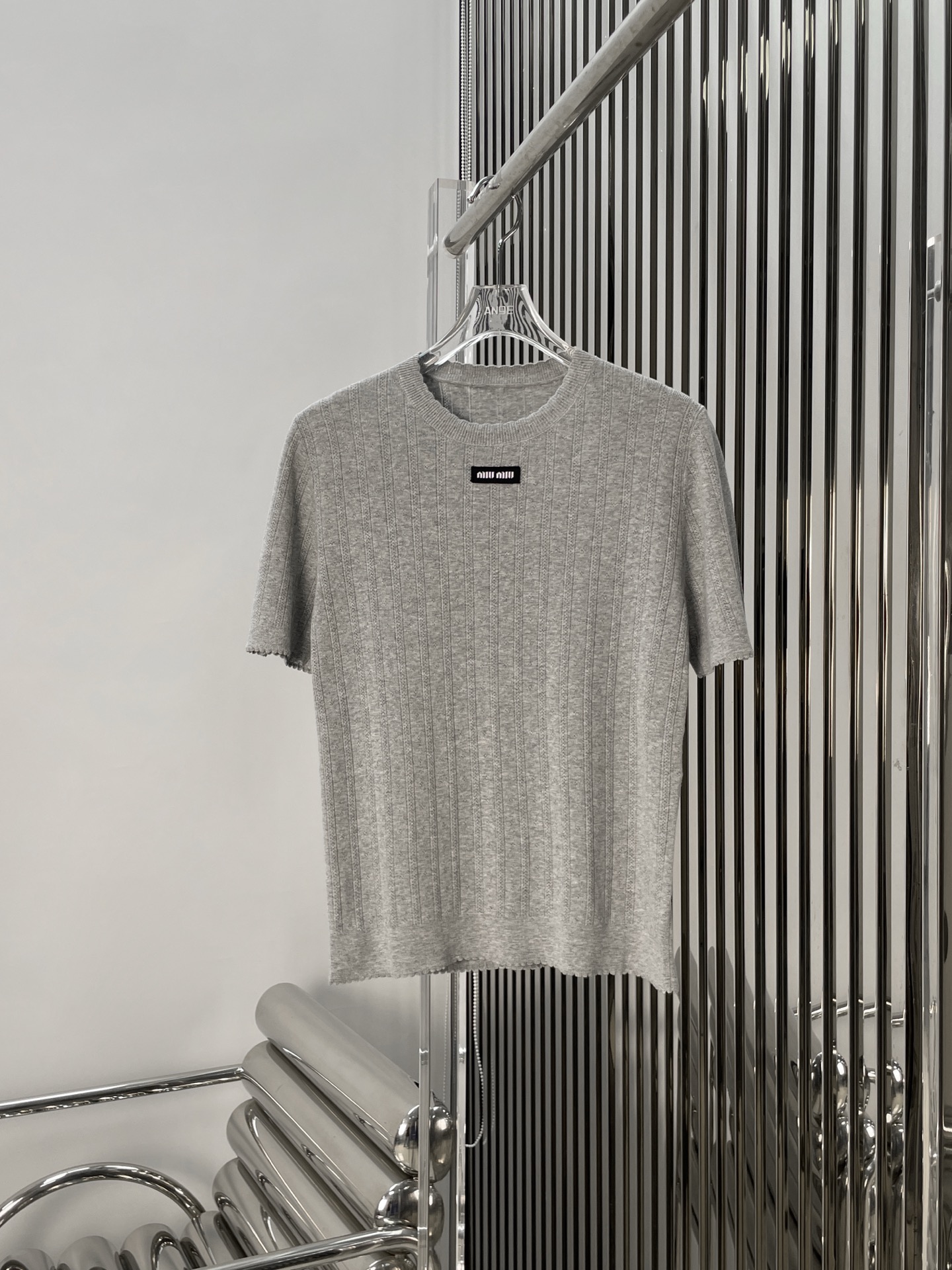 NO:435185,[Love] New [Love]!  Latest MIU 25NEW dark pattern jacquard short-sleeved knitted top. Size SML...,,miumiu,T-shirt,alexander wang19860909[爱心]新款[爱心]！最新MIU 25NEW 暗纹提花短袖针织上衣.尺码SML..,,miumiu,T-shirt,alexander wang,Women's clothing