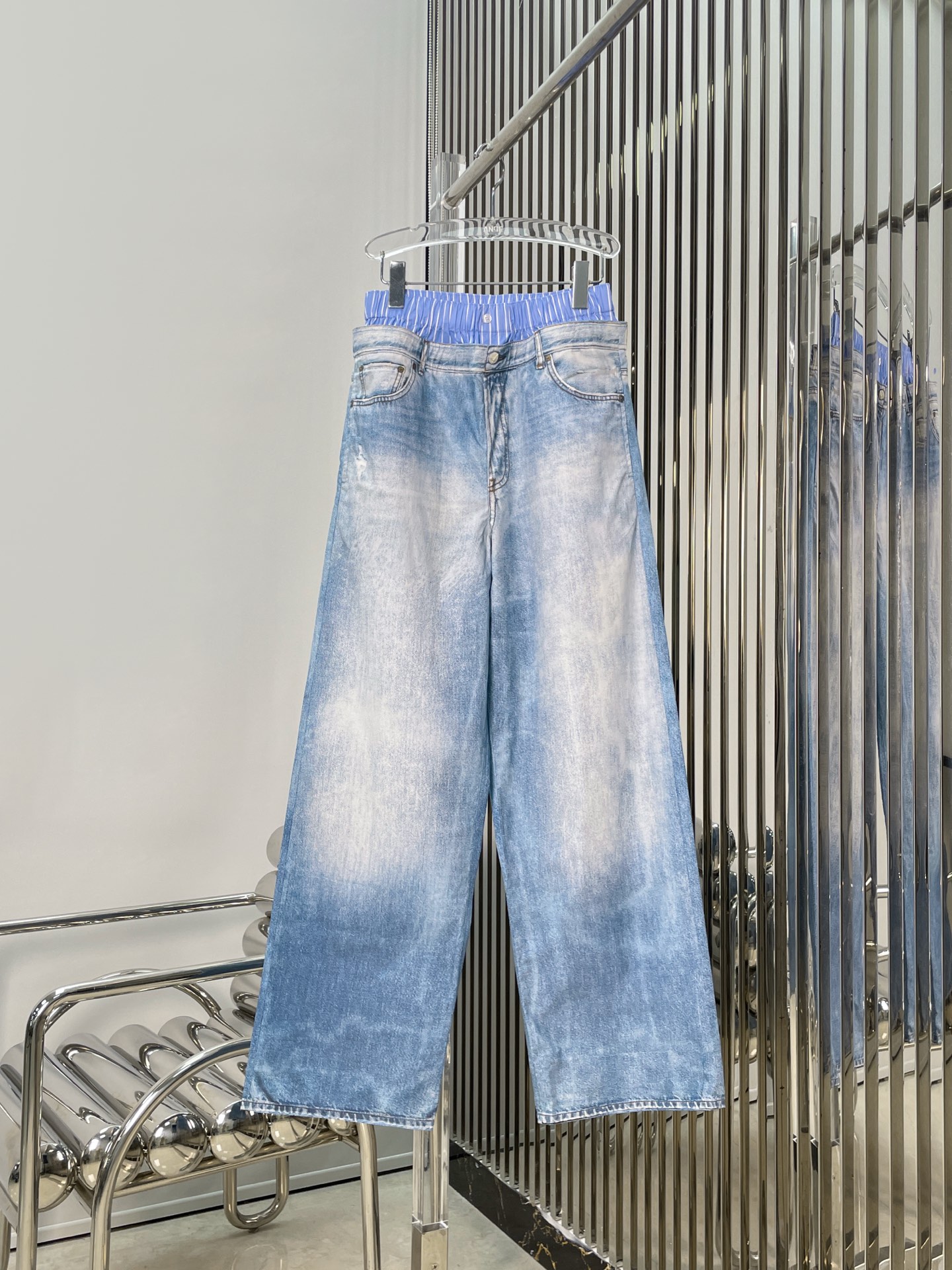 NO:715144,[Love] New style [Love]!  The latest ACNE 26NEW fake two-piece striped patchwork printed denim trousers. Size SML.P,,acne studios,19860909[爱心]新款[爱心]！最新ACNE 26NEW 假两件条纹拼接印花牛仔长裤.尺码SML.P,,acne studios,,Women's clothing
