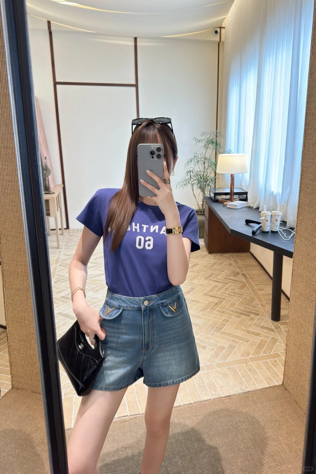 NO:449843,[Love] New [Love]!  Latest VA 25NEW Metal V-shaped Decorative Flip Pocket Denim Shorts. Size SML..,,shorts,alexander wang19860909[爱心]新款[爱心]！最新VA 25NEW 金属V字装饰翻盖口袋牛仔短裤.尺码SML..,,shorts,alexander wang,Women's clothing