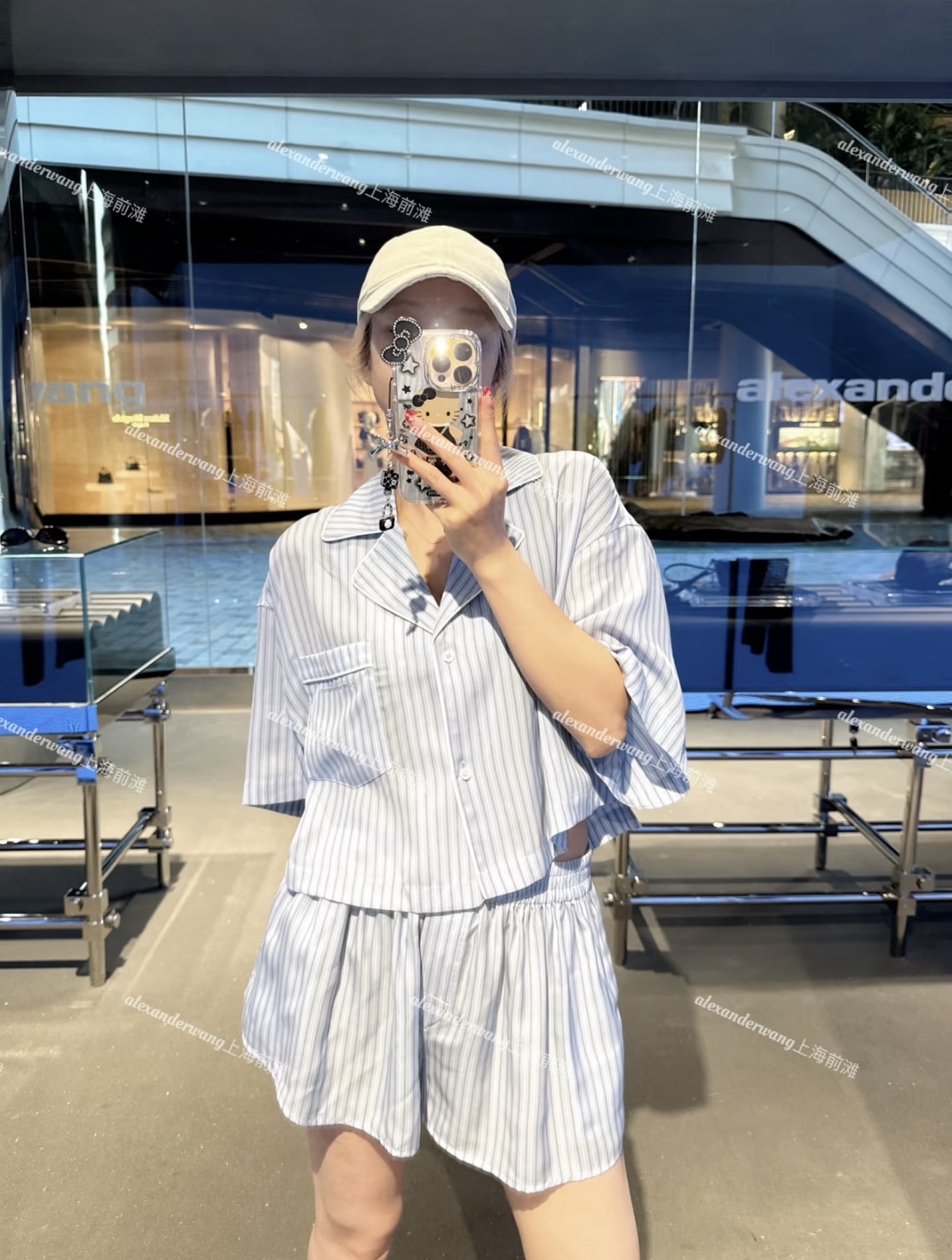 NO:456574,[Love] New [Love]!  Latest AW 25NEW Striped Sleeve Round-up Shirt Shorts Set. Color White and Blue. Size SML.,,,shorts,shirts,alexander wang19860909[爱心]新款[爱心]！最新AW 25NEW 人丝条纹连体衬衫短裤套装.颜色白、蓝.尺码SML. .,,shorts,shirts,alexander wang,Women's clothing