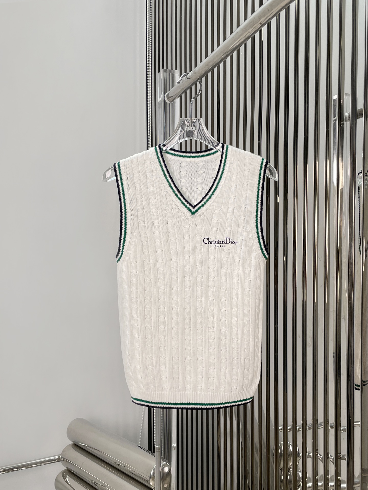 NO:457886,[Love] New [Love]!  Latest D 25NEW alphabet embroidered knitted vest. Size SML..., alexander wang19860909[爱心]新款[爱心]！最新D 25NEW 字母刺绣针织V领背心.尺码SML..,,alexander wang,Women's clothing