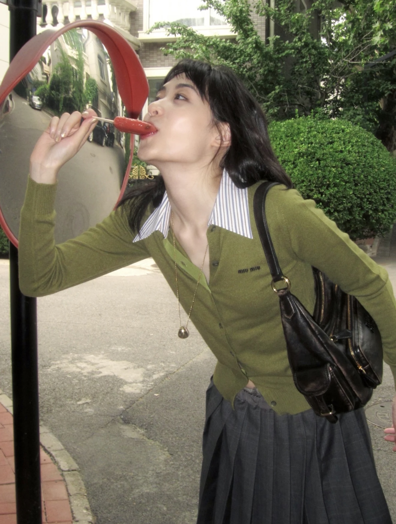 NO:460821,[Love] New [Love]!  Latest MIU 25NEW removable striped shirt collar cashmere cardigan. Color green, brown. Size SML.,,miumiu,shirts,alexander wang19860909[爱心]新款[爱心]！最新MIU 25NEW 可拆卸条纹衬衫领羊绒开衫.颜色绿色、咖色.尺码SML.,,miumiu,shirts,alexander wang,Women's clothing