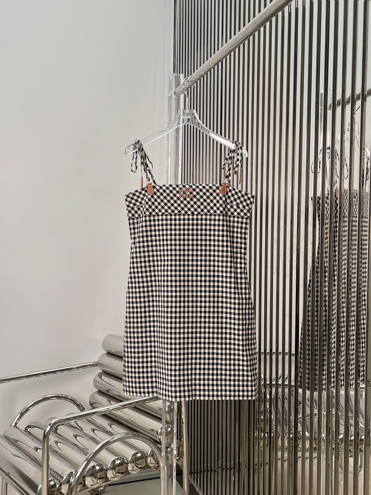 NO:468196,[Love] New [Love]!  Latest MIU 25NEW plaid suspender dress. Size SML, miumiu, skirts, alexander wang19860909[爱心]新款[爱心]！最新MIU 25NEW 格纹吊带连衣裙.尺码SML,,miumiu,skirts,alexander wang,Women's clothing