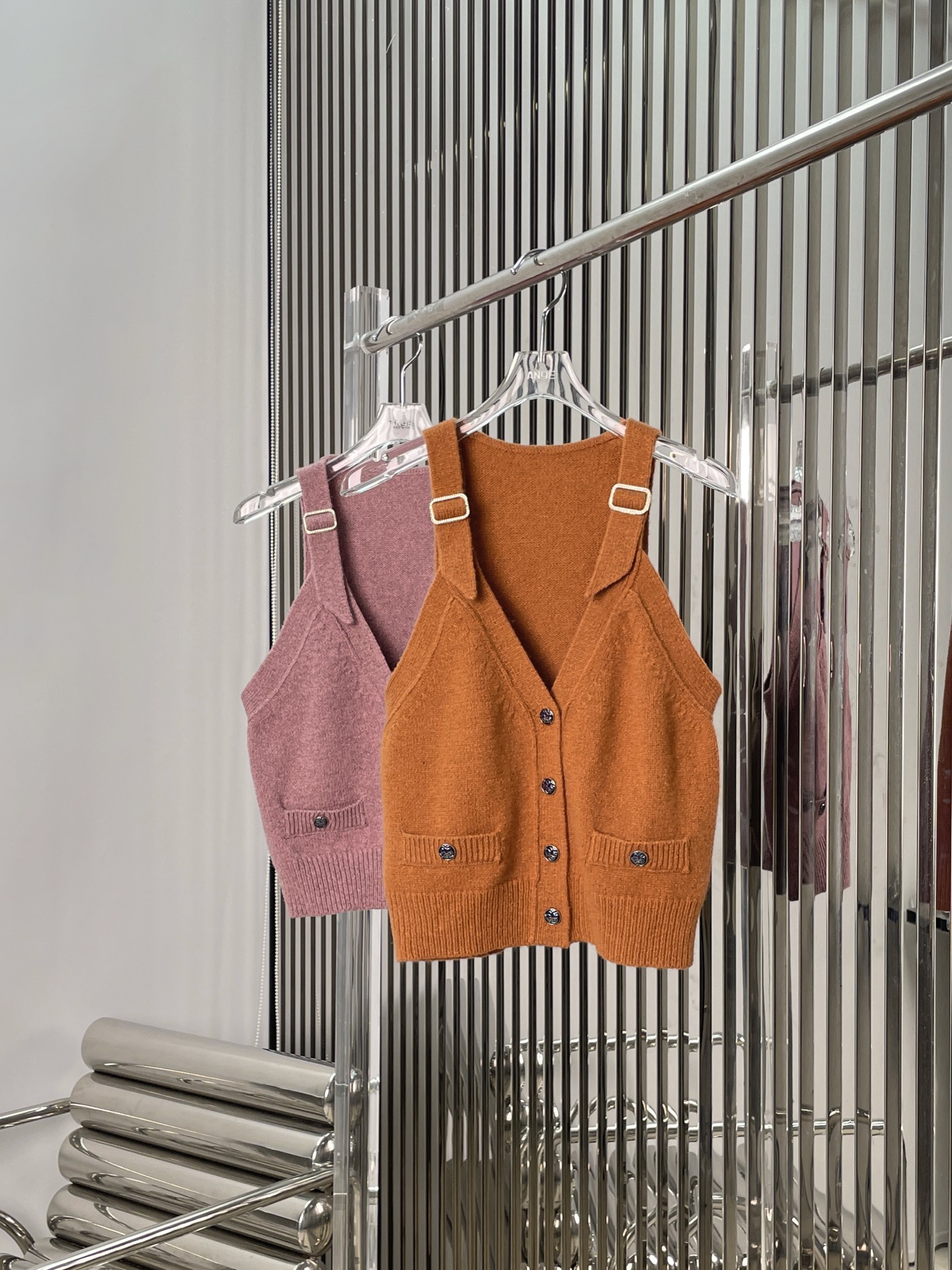 NO:471314,[Love] New [Love]!  Latest CH 25NEW V-neck cashmere knitted sleeveless vest. Color purple, khaki. Size SML.P, alexander wang19860909[爱心]新款[爱心]！最新CH 25NEW V领羊绒针织无袖马甲.颜色紫色、卡其色.尺码SML.P,,alexander wang,Women's clothing