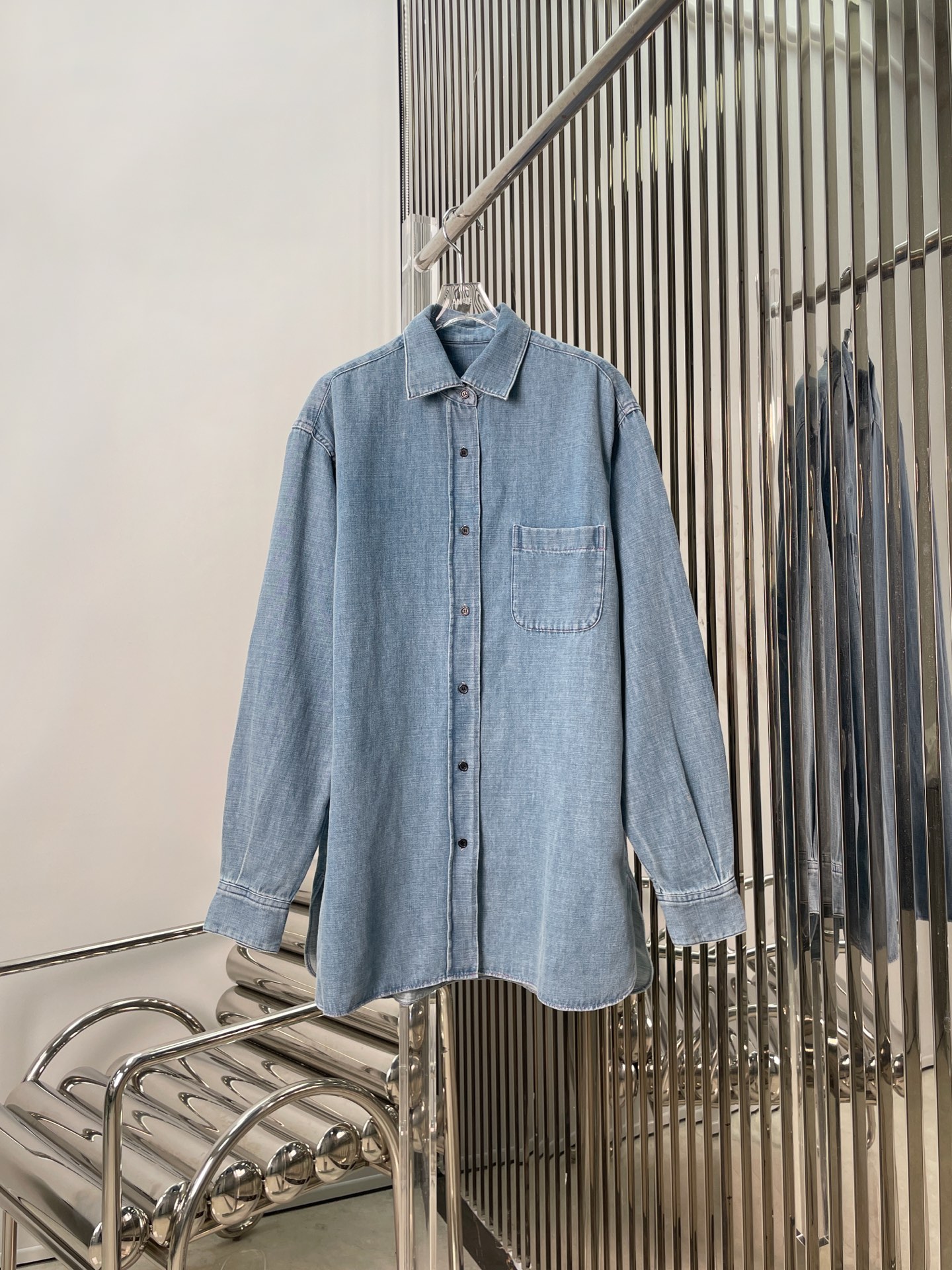NO:471352,[Love] New [Love]!  The latest THE R 25NEW minimalist style loose linen denim shirt. Size SML.P,,shirts,alexander wang19860909[爱心]新款[爱心]！最新THE R 25NEW 极简风宽松亚麻牛仔衬衫.尺码SML.P,,shirts,alexander wang,Women's clothing