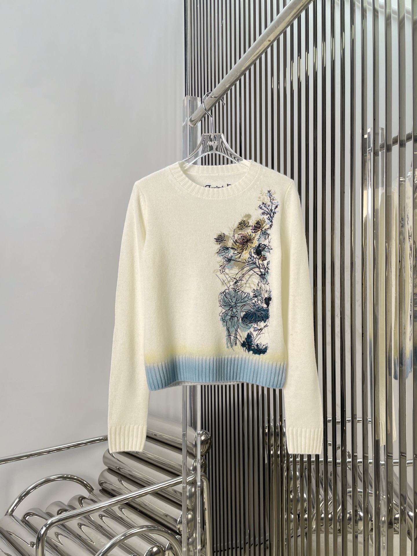 NO:472204,[Love] New [Love]!  Latest D 25NEW Gradient Embroidered Knit Top. Size SML.,,alexander wang19860909[爱心]新款[爱心]！最新D 25NEW 渐变刺绣针织上衣.尺码SML.,,alexander wang,Women's clothing