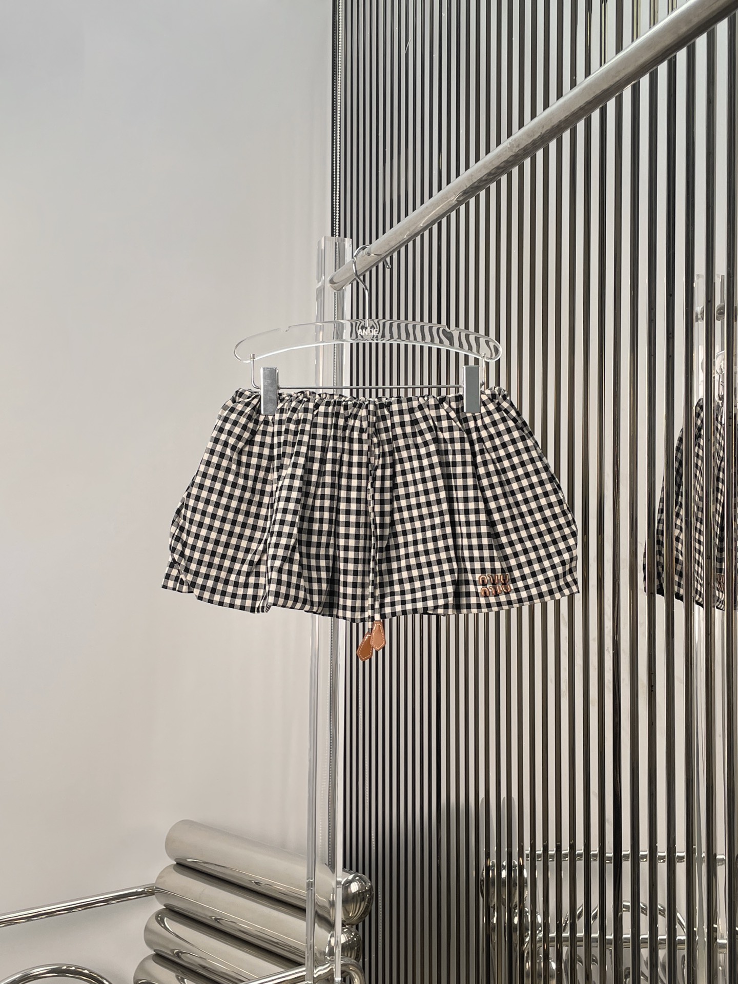 NO:472223,[Love] New [Love]!  Latest MIU 25NEW plaid short-sleeved shirt + plaid bubble skirt. Size SML. Skirt.,,miumiu, skirt,shirts,T-shirt,alexander wang19860909[爱心]新款[爱心]！最新MIU 25NEW 格纹短袖衬衫+格纹泡泡裙.尺码SML.半裙.,,miumiu,skirts,shirts,T-shirt,alexander wang,Women's clothing