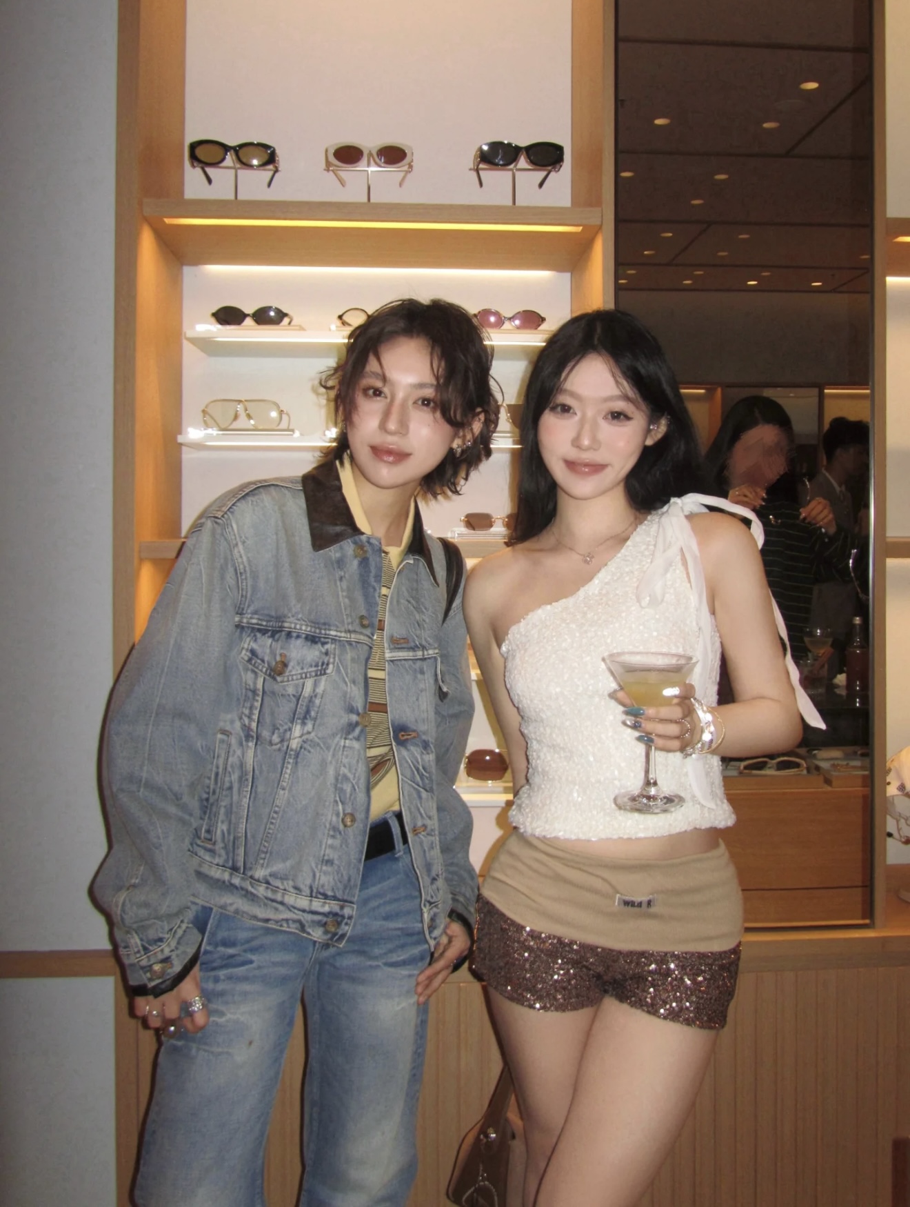 NO:474300,[Love] New [Love]!  Latest MIU 25NEW top layer cowhide collar cuff wash-out denim jacket. Size SML.,,miumiu, jackets & coats,cowhide,alexander wang19860909[爱心]新款[爱心]！最新MIU 25NEW 头层牛皮拼接领口袖口洗水做旧牛仔外套.尺码SML.,,miumiu,jackets & coats,cowhide,alexander wang,Women's clothing