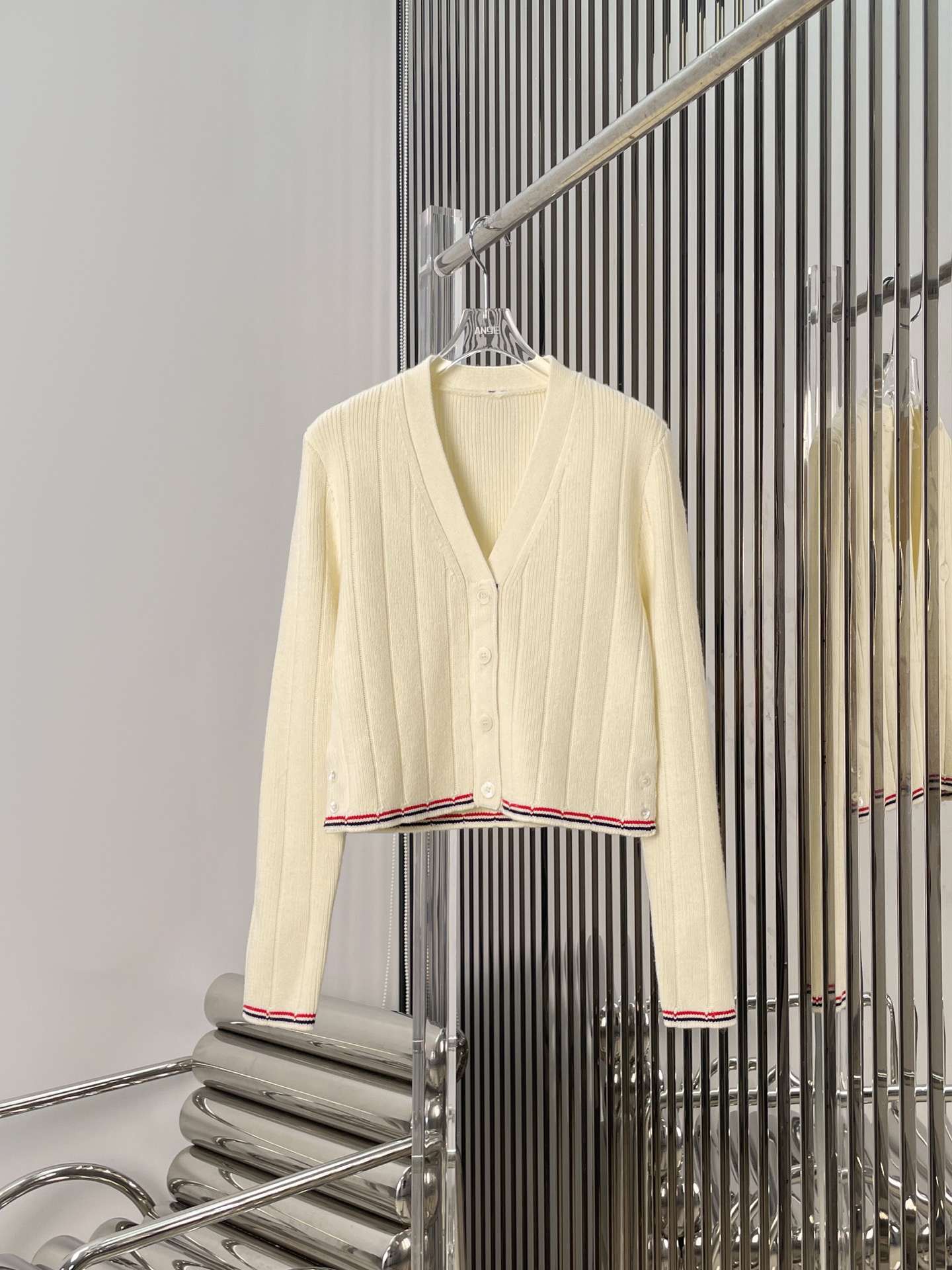 NO:475645,[Love] New [Love]!  Latest TB 25NEW red, white and blue striped locked knitted cardigan. Size SML, alexander wang19860909[爱心]新款[爱心]！最新TB 25NEW 红白蓝条纹锁边针织开衫.尺码SML,,alexander wang,Women's clothing