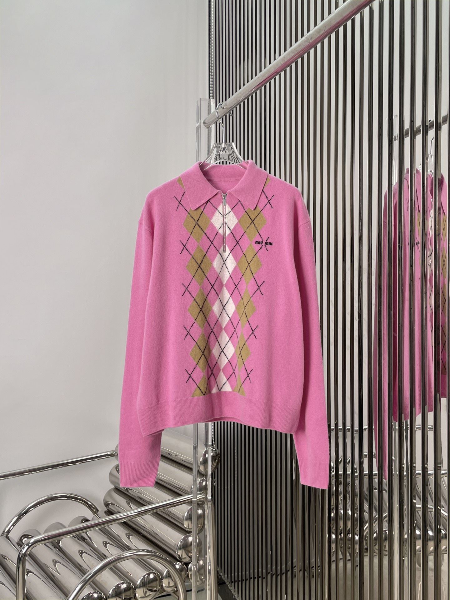 NO:480371,[Love] New [Love]!  Latest MIU 25NEW cherry blossom pink checked jacquard knitted POLO top. Size SML.,,miumiu,alexander wang19860909[爱心]新款[爱心]！最新MIU 25NEW 樱花粉格纹提花针织POLO上衣.尺码SML.,,miumiu,alexander wang,Women's clothing
