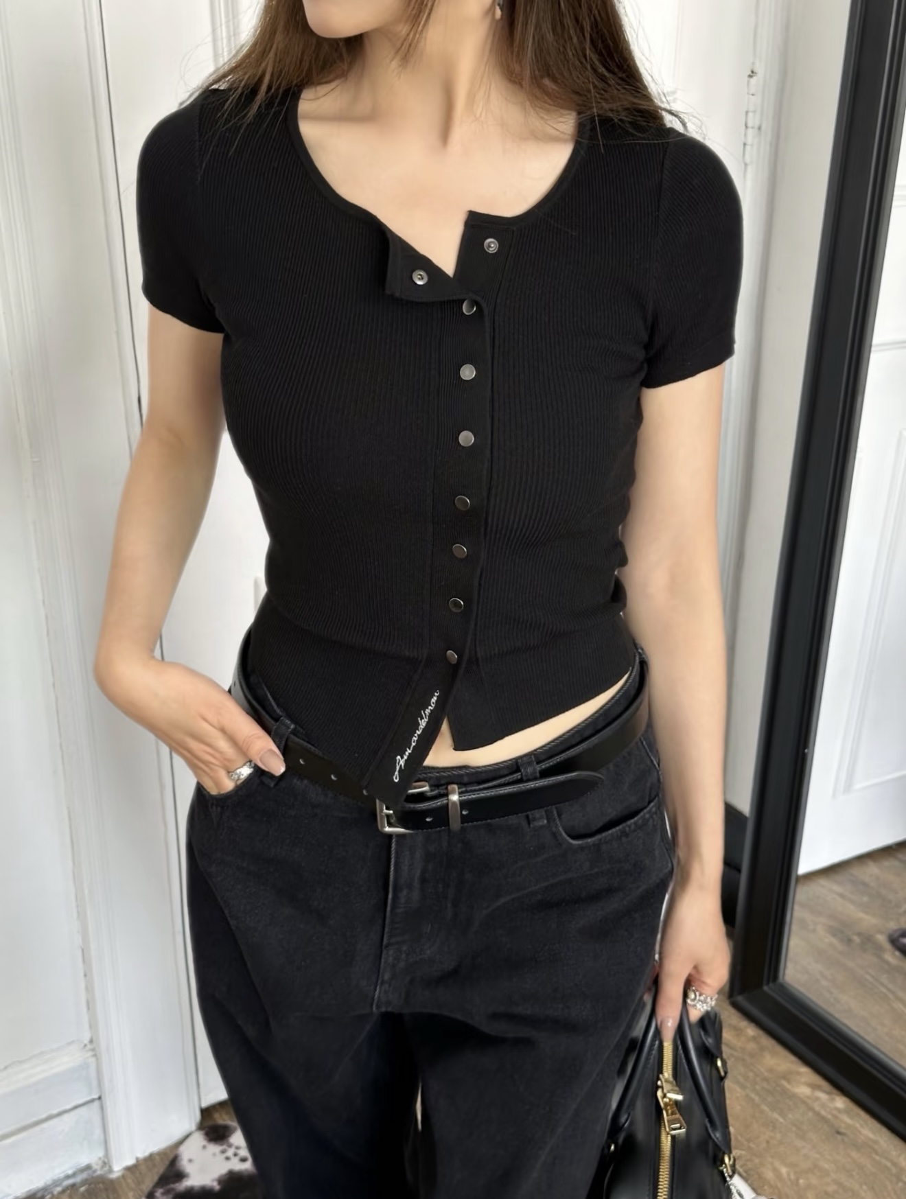 NO:480341,[Love] New [Love]!  Latest ANN 25NEW irregular letter embroidered knitted short-sleeved top. Color black and white. Size SML.P, T-shirt,alexander wang19860909[爱心]新款[爱心]！最新ANN 25NEW 不规则字母刺绣针织短袖上衣.颜色黑、白.尺码SML.P,,T-shirt,alexander wang,Women's clothing