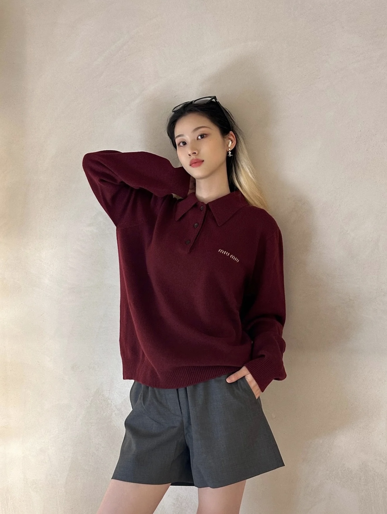 NO:483754,[Love] New [Love]!  Latest MIU 25NEW burgundy lapel sweater. Size SML., miumiu,alexander wang19860909[爱心]新款[爱心]！最新MIU 25NEW 酒红色翻领针织衫.尺码SML.,,miumiu,alexander wang,Women's clothing