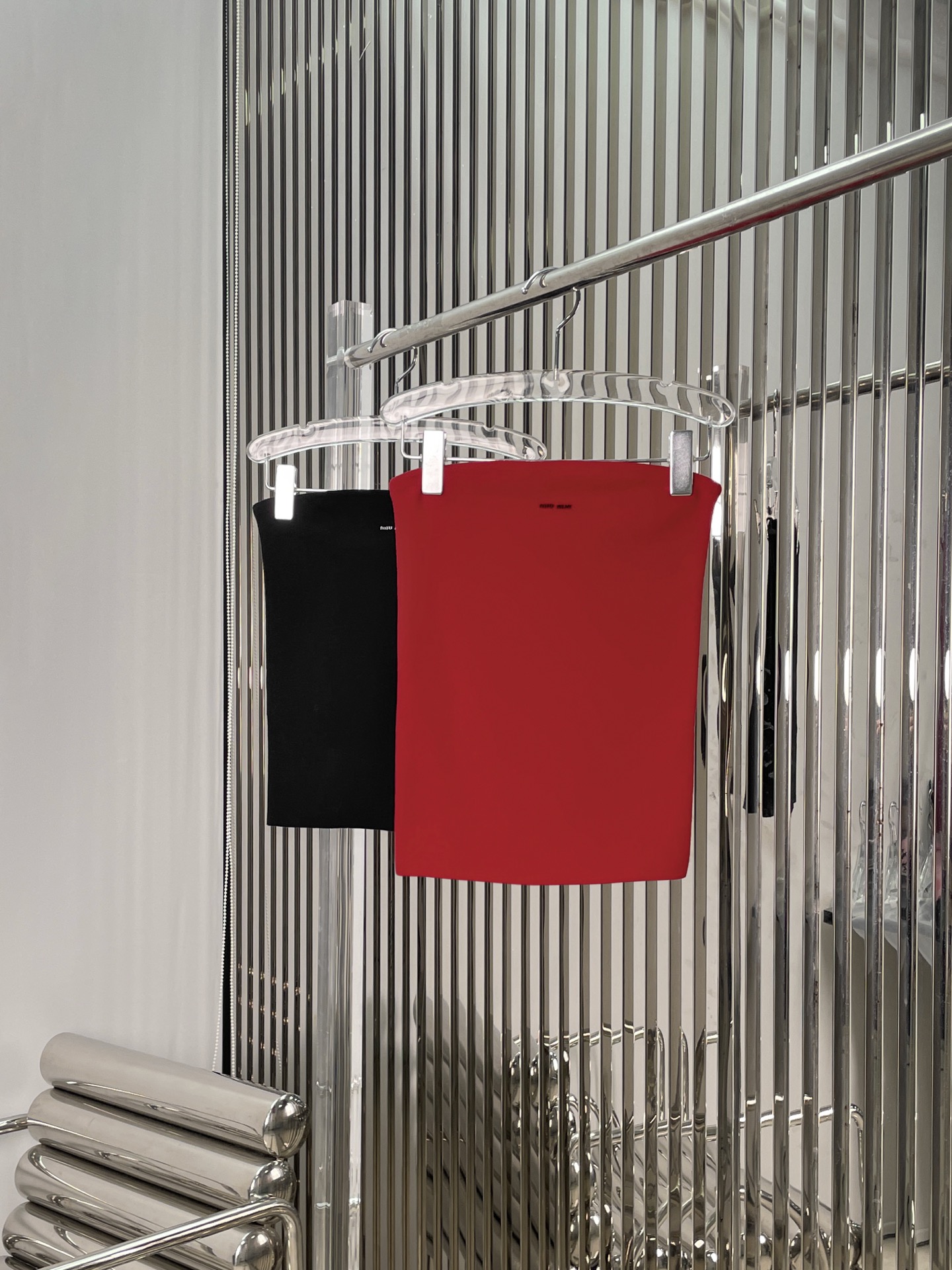 NO:489355,[Love] New [Love]!  Latest MIU 25NEW alphabet jacquard knitted strapless. Color red and black. Size SML.,,miumiu,alexander wang19860909[爱心]新款[爱心]！最新MIU 25NEW 字母提花针织抹胸.颜色红、黑.尺码SML.,,miumiu,alexander wang,Women's clothing