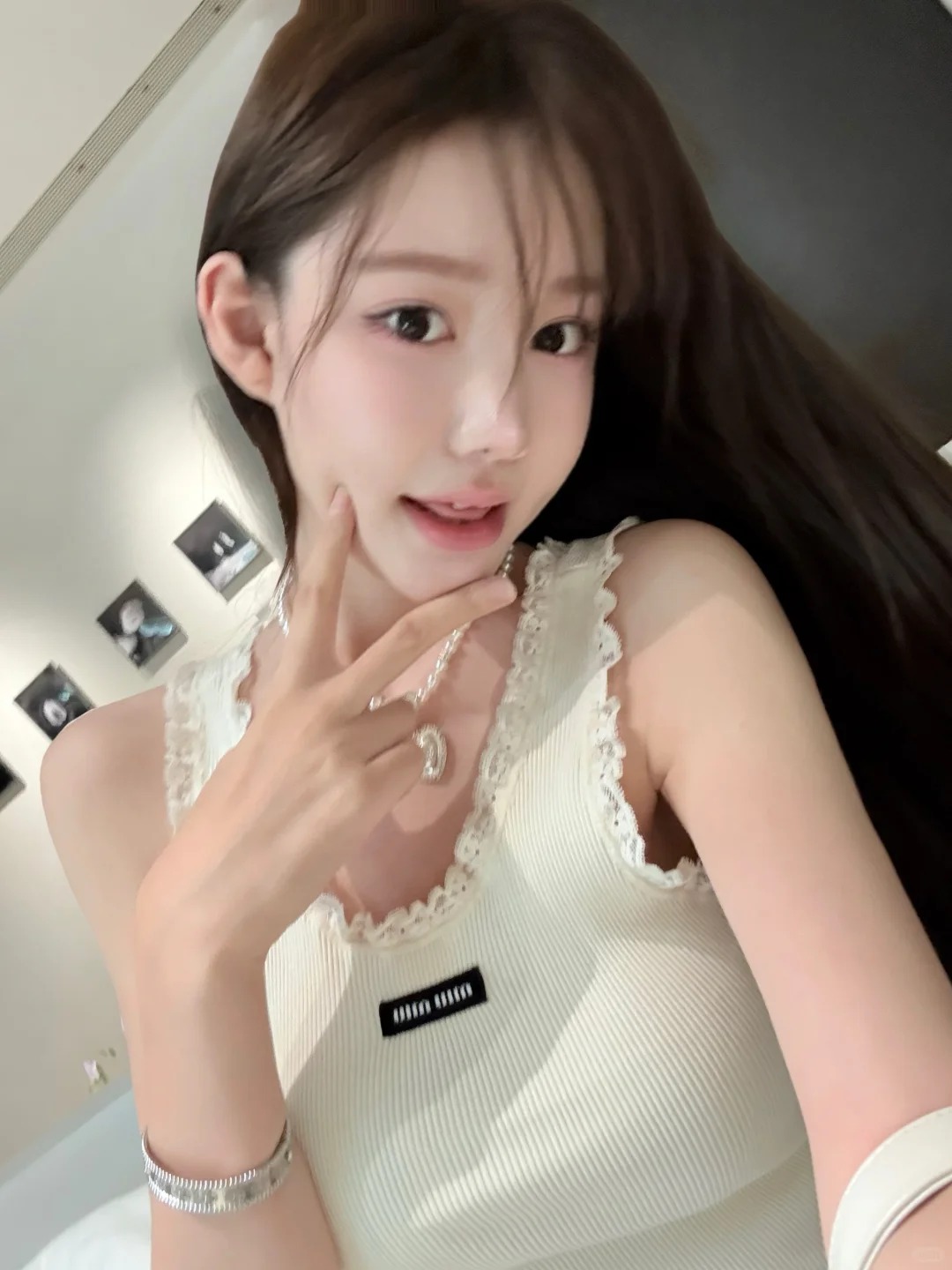 NO:493264,[Love] New [Love]!  Latest MIU 25NEW lace lace knitted base vest. Size SML, miumiu, alexander wang19860909[爱心]新款[爱心]！最新MIU 25NEW 蕾丝花边针织打底背心.尺码SML,,miumiu,alexander wang,Women's clothing