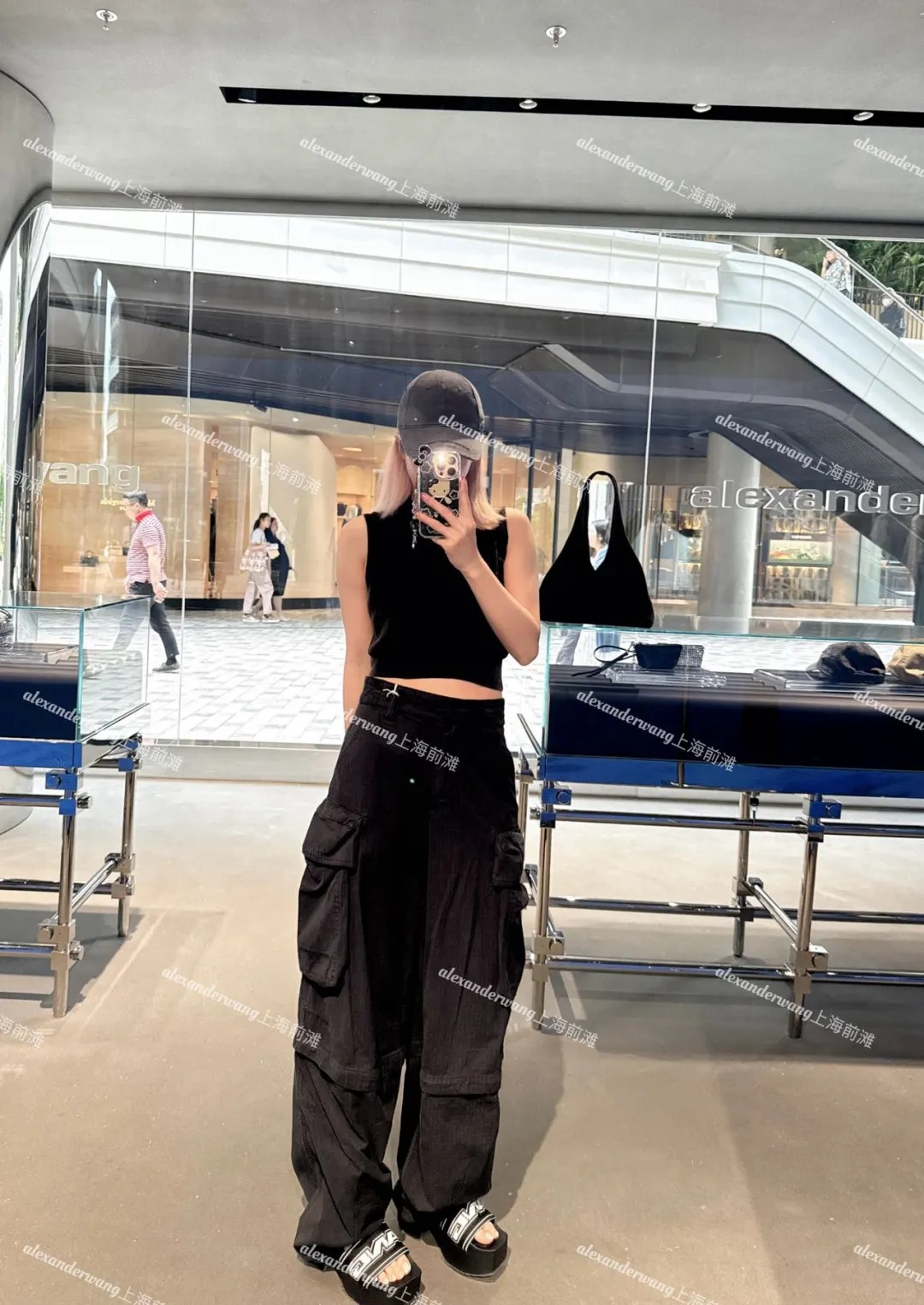 NO:493284,[Love] New [Love]!  Latest AW 25NEW trouser legs removable heavy-working overalls. Color khaki, black. Size SML.,,alexander wang19860909[爱心]新款[爱心]！最新AW 25NEW 裤腿可拆卸重工工装裤.颜色卡其、黑.尺码SML.,,alexander wang,Women's clothing