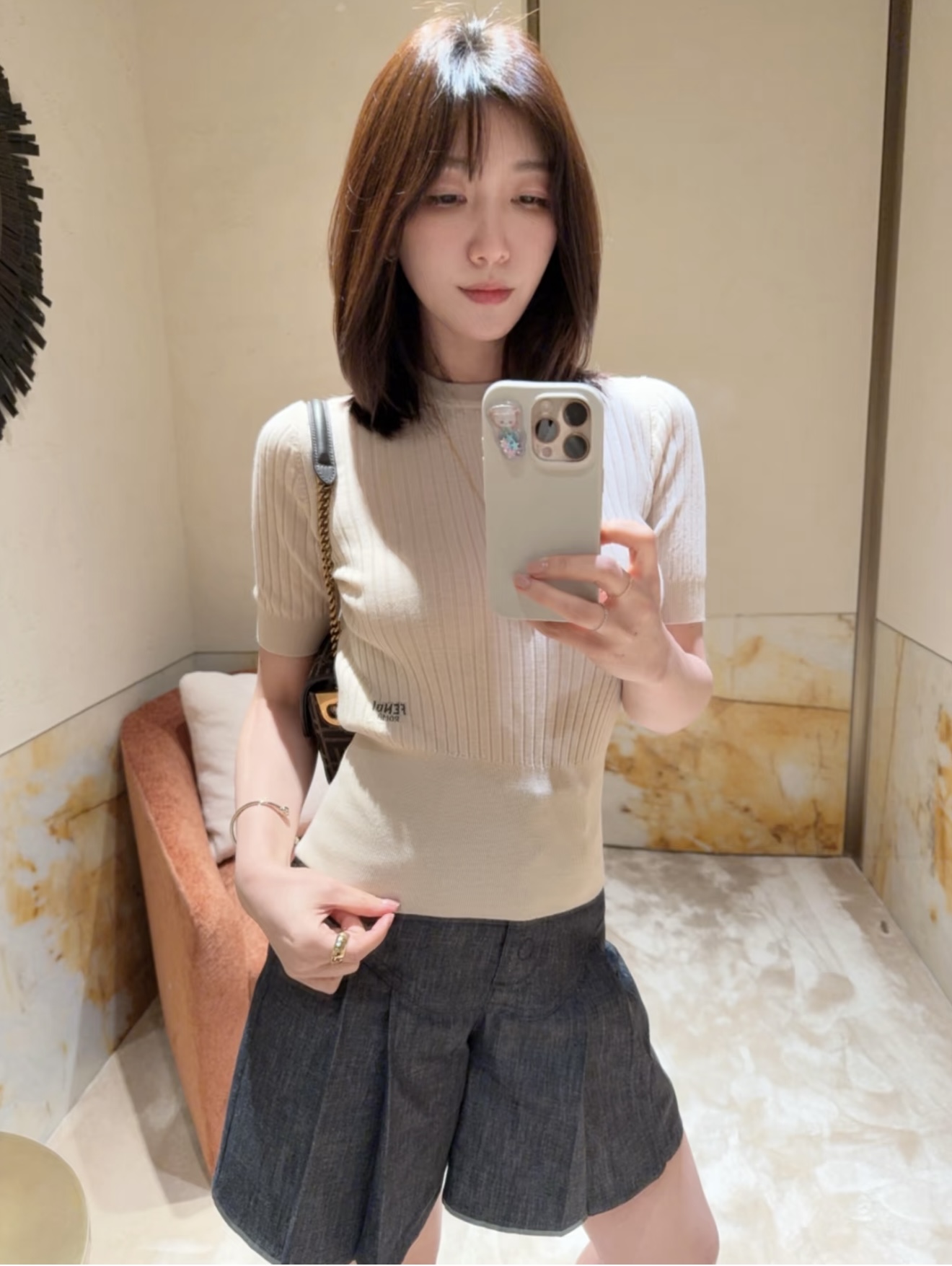 NO:498167,[Love] New [Love]!  Latest FD 25NEW alphabet embroidered knitted short-sleeved top. Color beige, pink. Size SML., T-shirt,alexander wang19860909[爱心]新款[爱心]！最新FD 25NEW 字母刺绣针织短袖上衣.颜色米色、粉色.尺码SML.,,T-shirt,alexander wang,Women's clothing