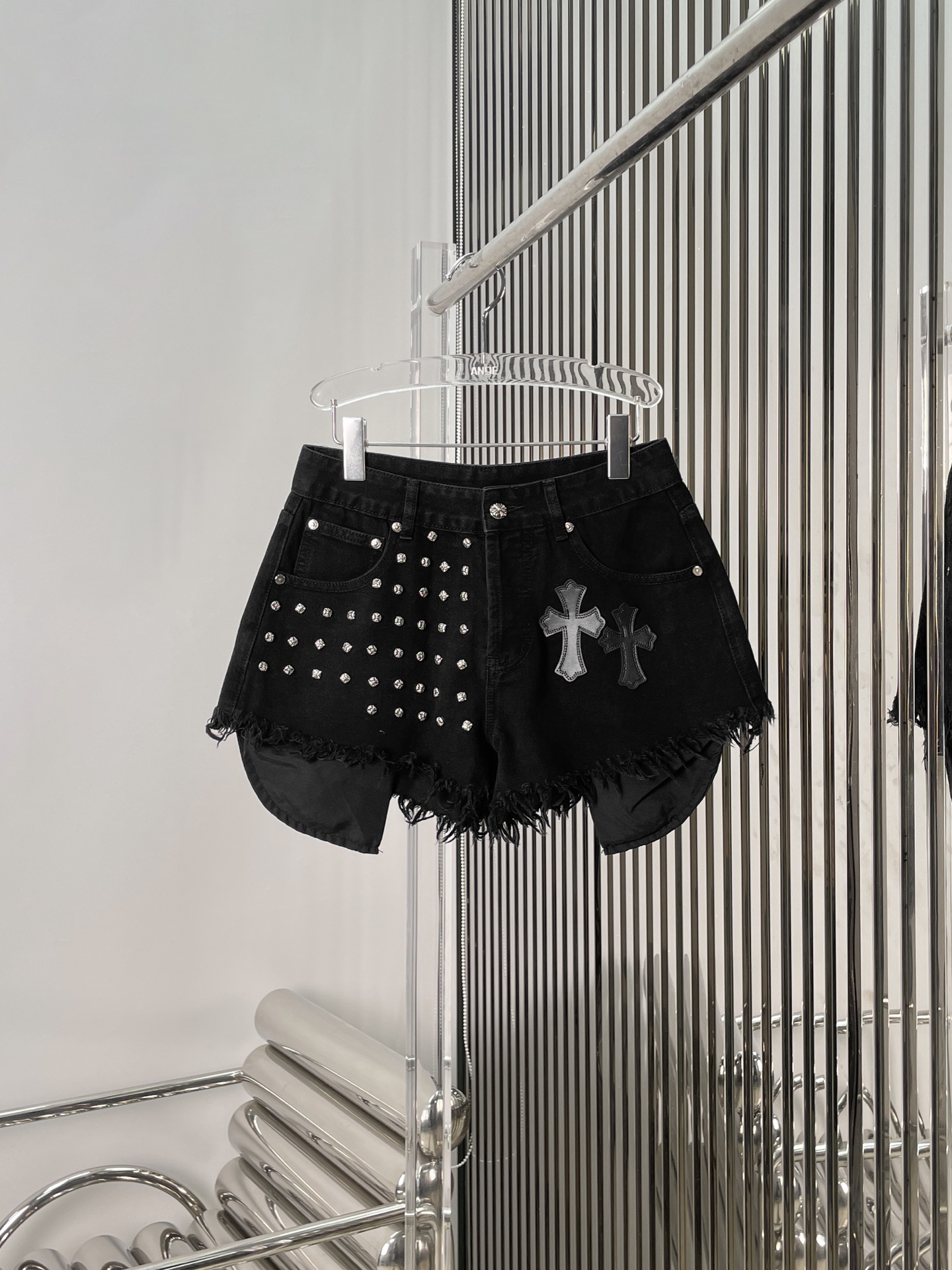 NO:499345,[Love] New [Love]!  Latest CH 25NEW Croe Rivet Charcoal Black Denim Shorts. Size SML., chrome hearts, shorts, alexander wang19860909[爱心]新款[爱心]！最新CH 25NEW 克罗铆钉炭黑色牛仔短裤.尺码SML.,,chrome hearts,shorts,alexander wang,Women's clothing