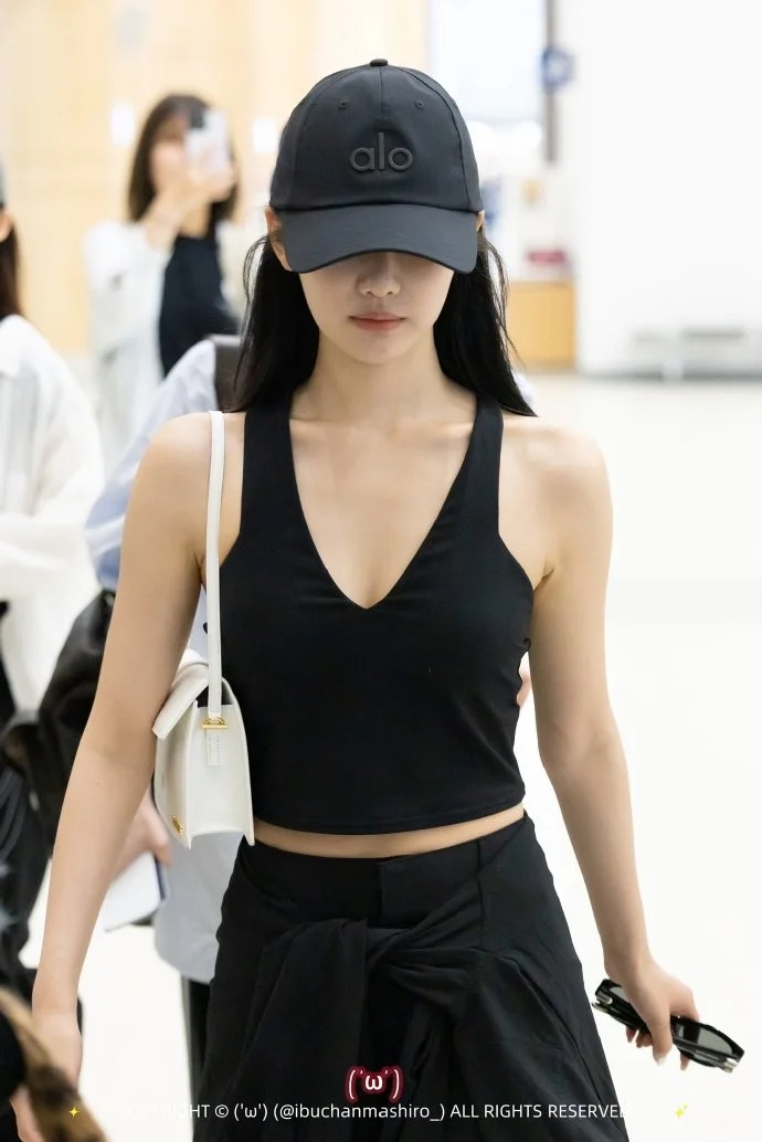 NO:499349,[Love] New [Love]!  Latest ALO 25NEW Removable Chest Pad Sports Vest. Size SML.,,alexander wang19860909[爱心]新款[爱心]！最新ALO 25NEW 可拆卸胸垫运动背心.尺码SML.,,alexander wang,Women's clothing